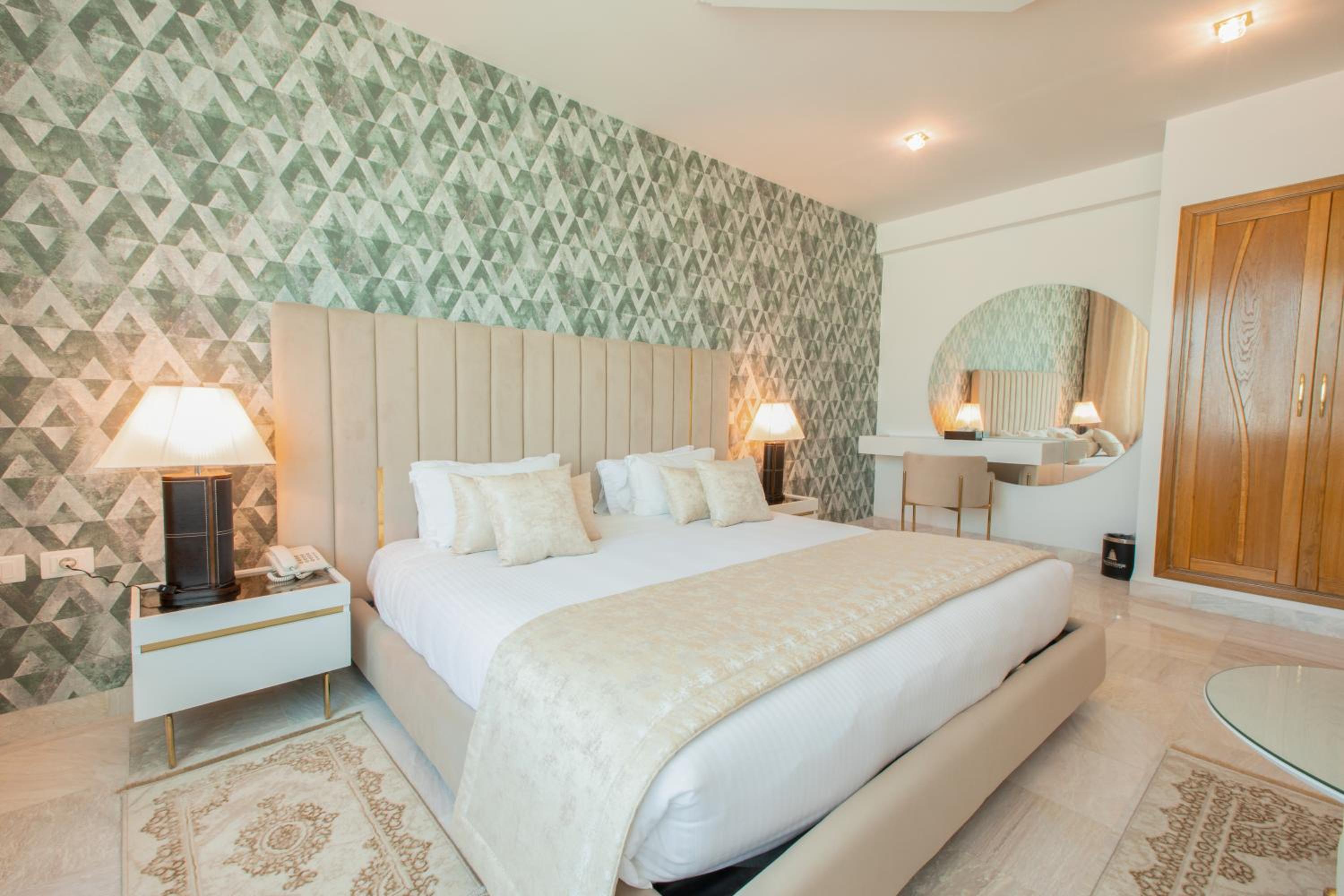 Deluxe Double Room - Photo 20