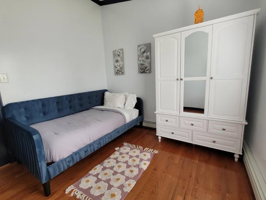 Five-Bedroom House photo 1