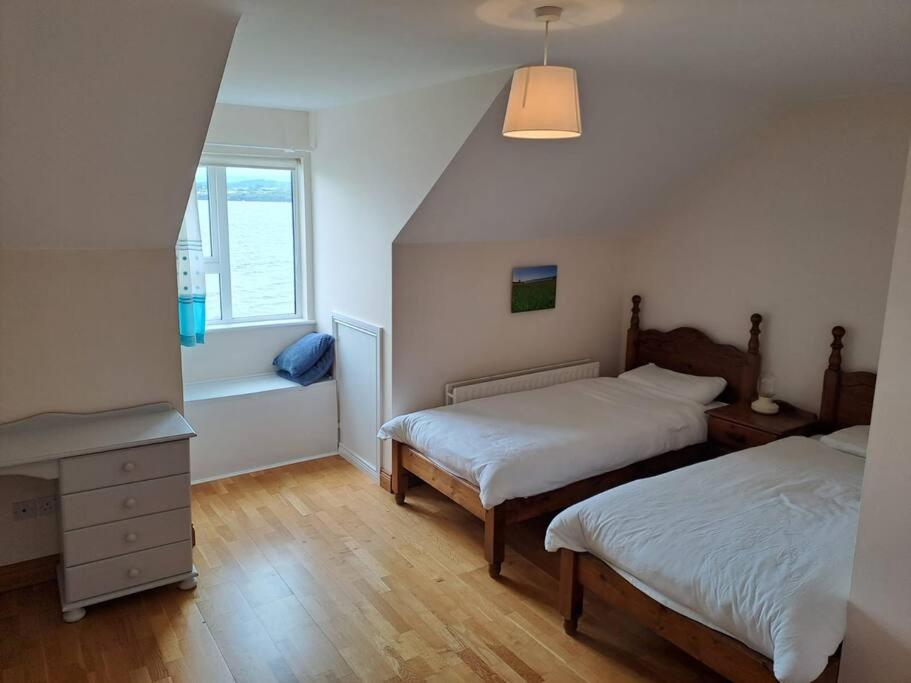 Three-Bedroom House photo 3