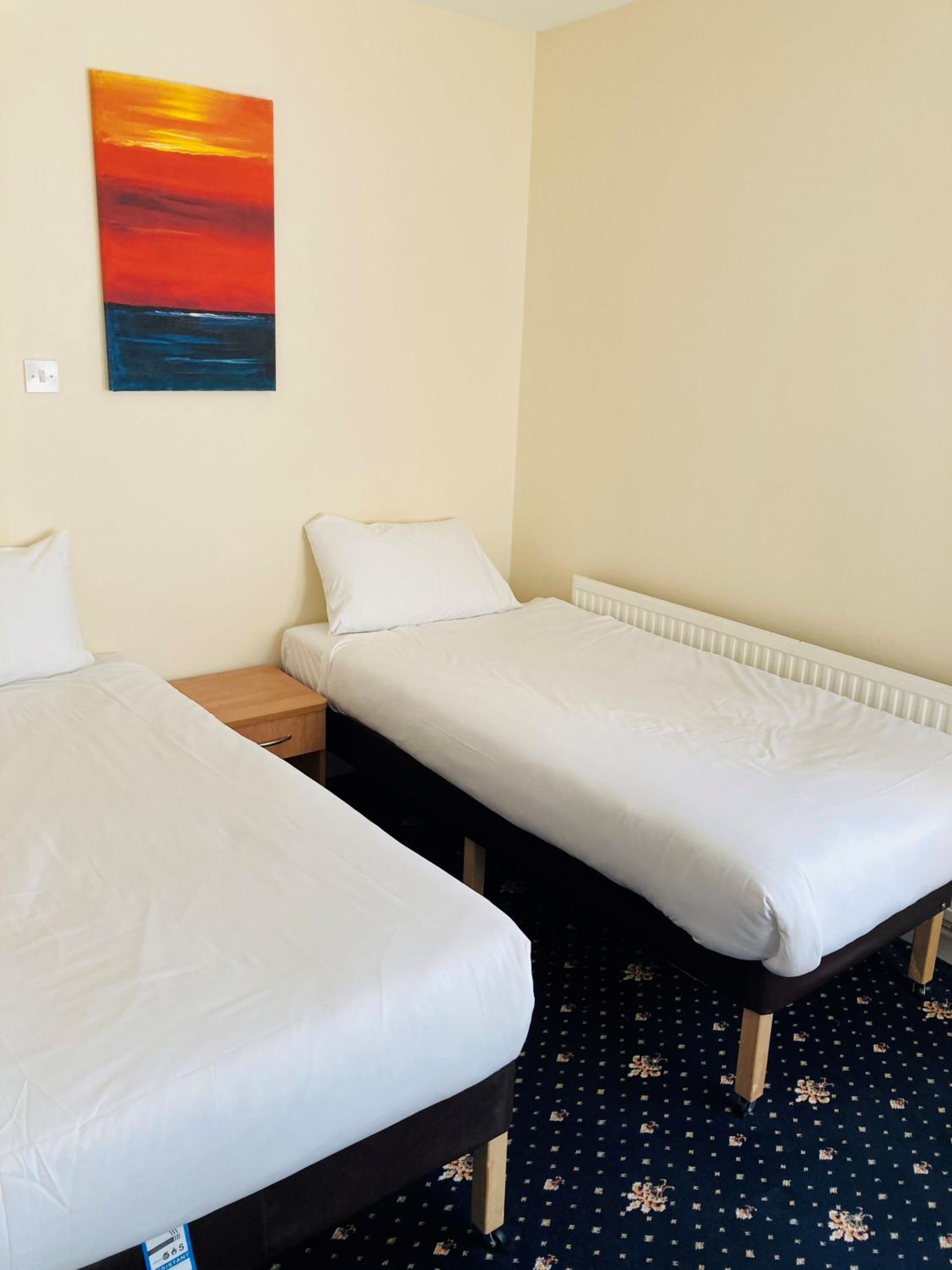 Standard Twin Room - Photo 5