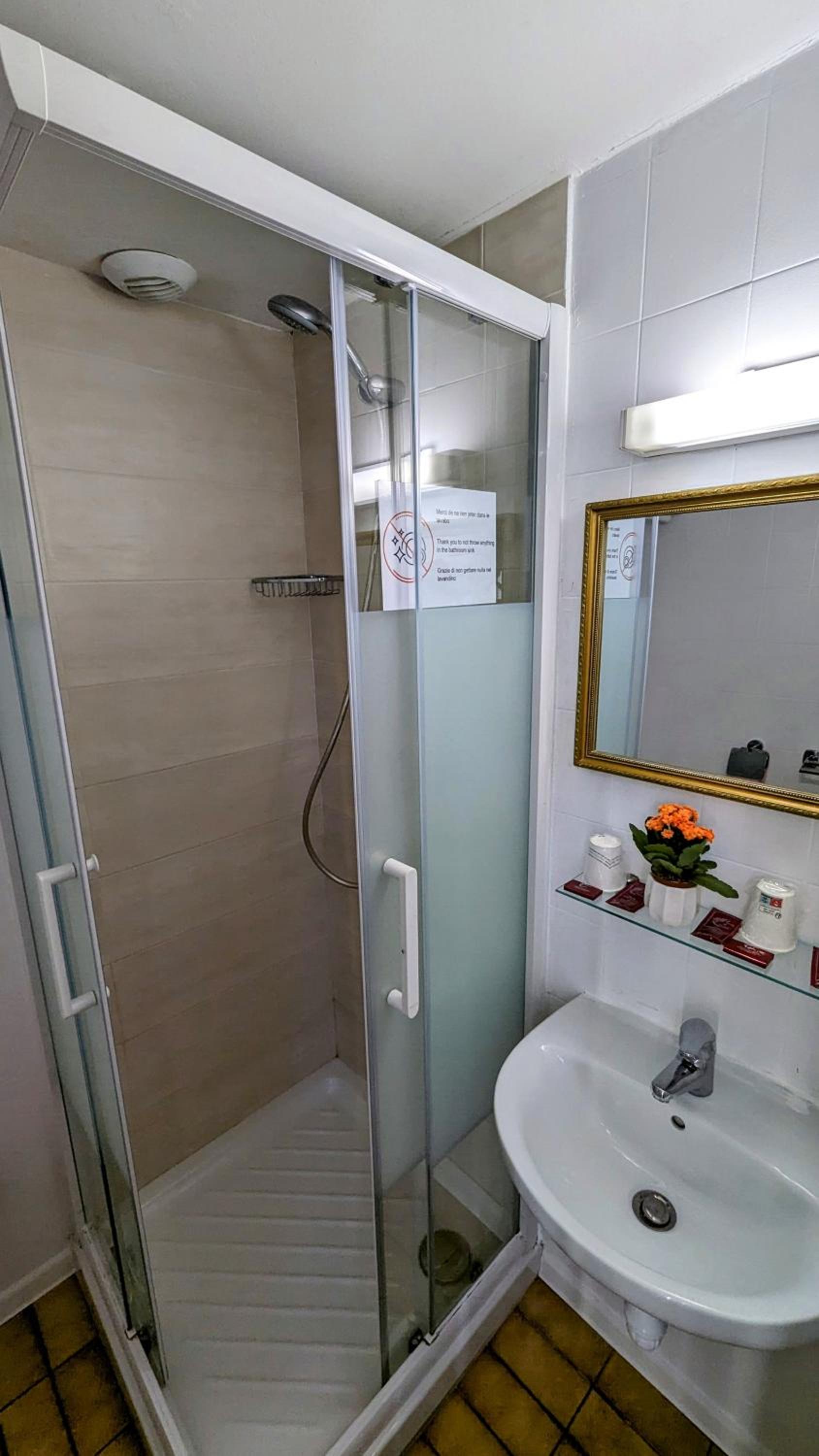 Double Room - Photo 4