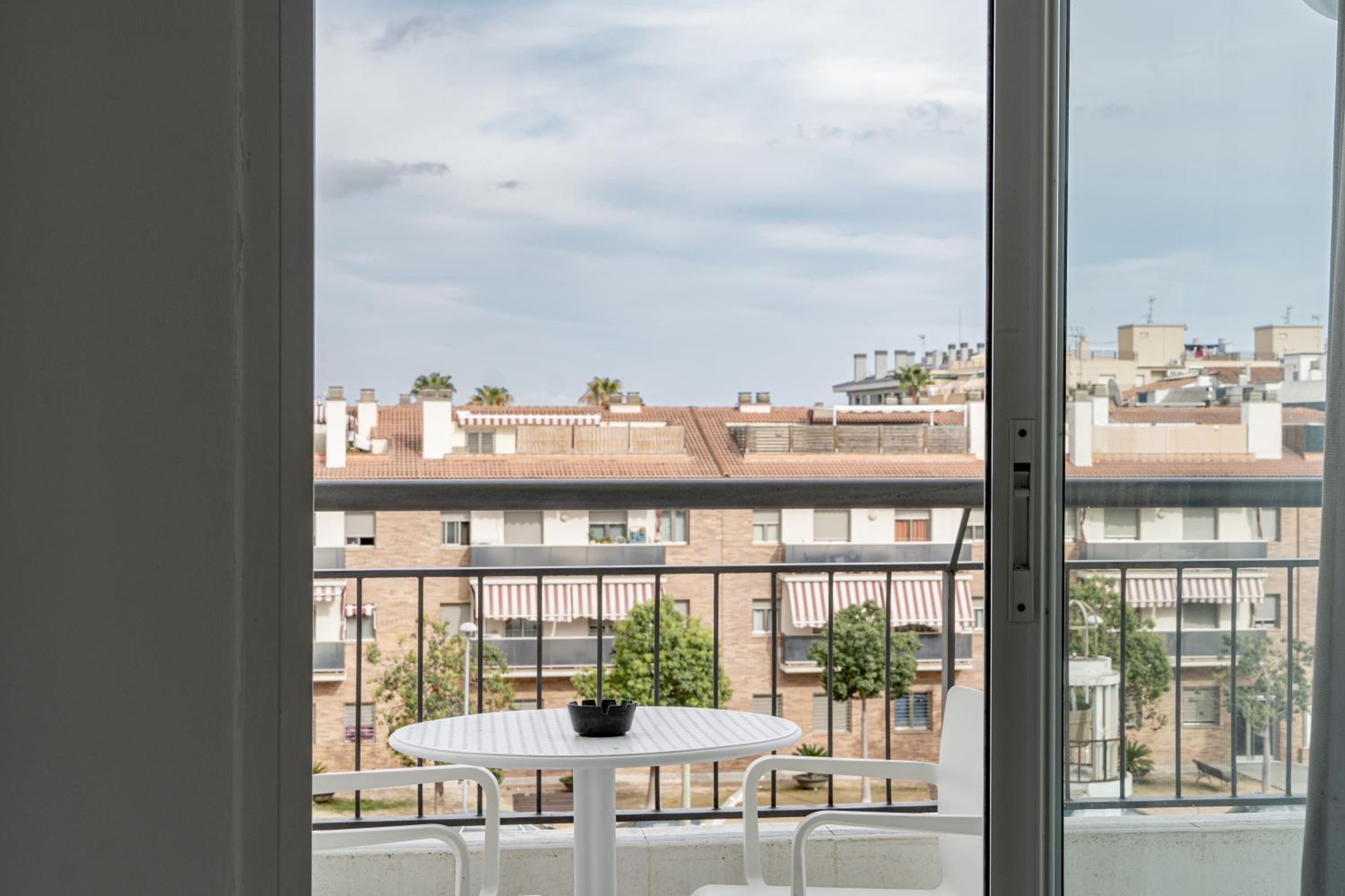 Deluxe Double Room for Single Use with Balcony