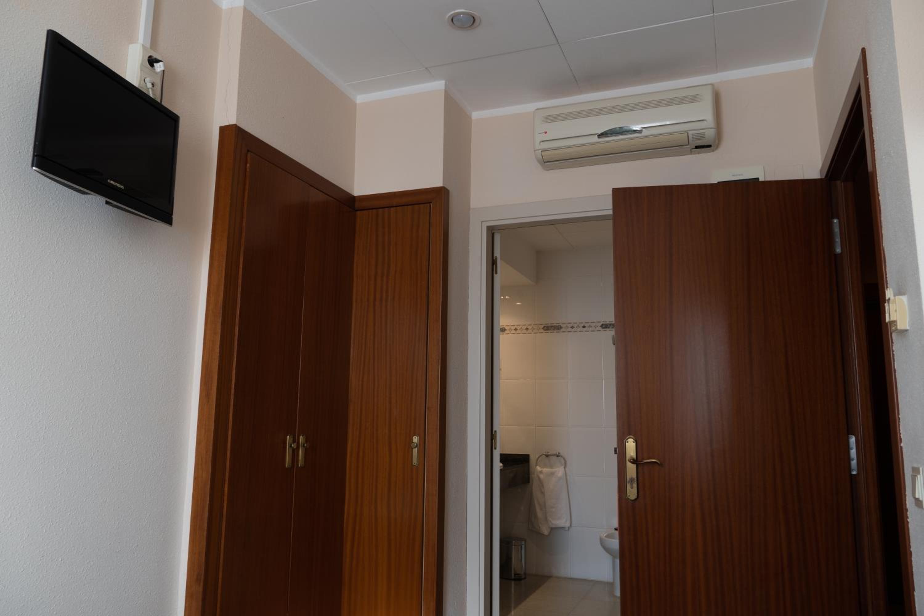 Classic Double Room for Single Use photo 3