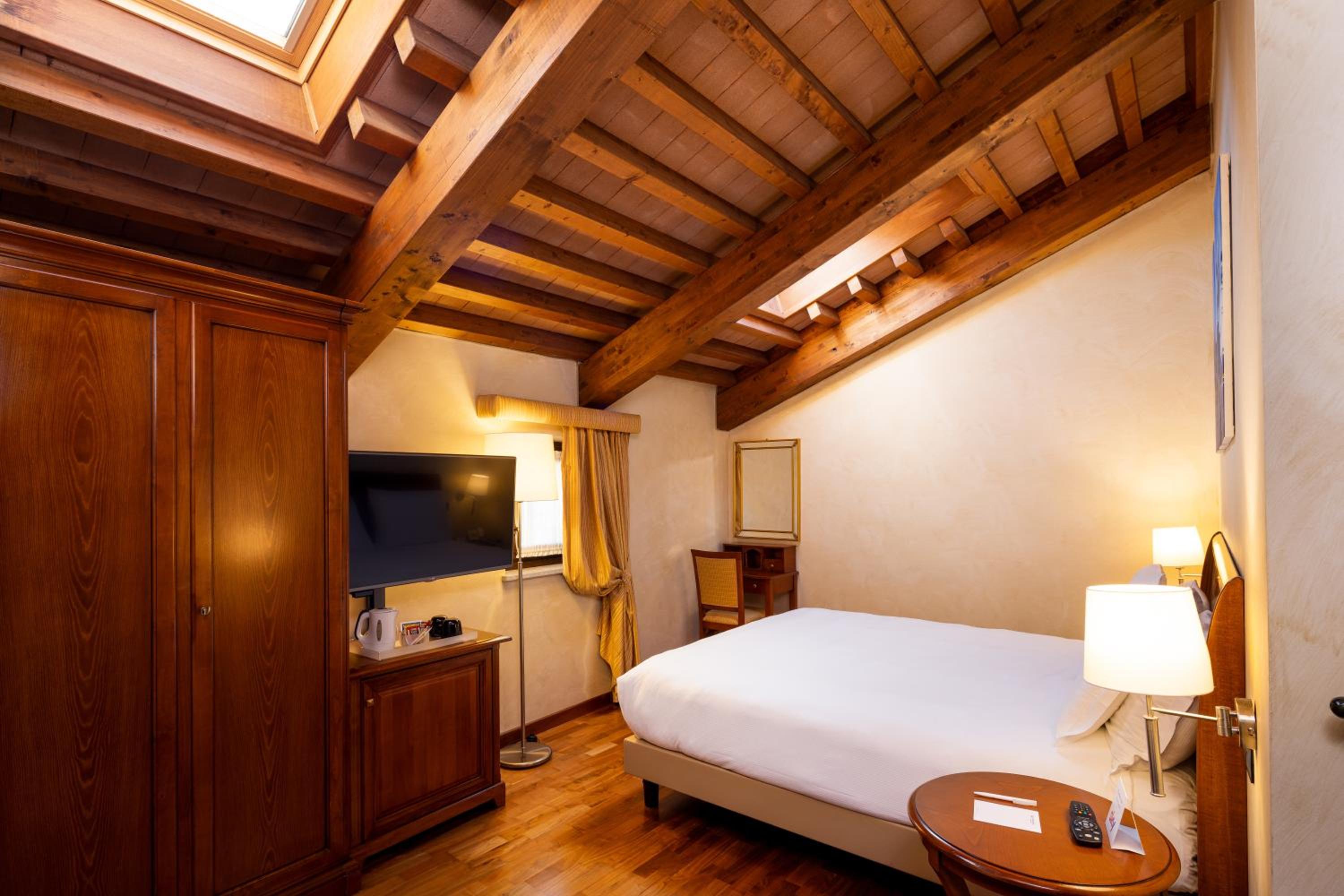 Superior Double Room - Photo 10
