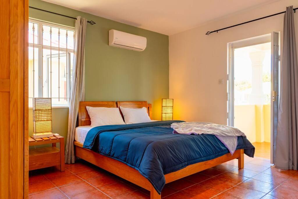 Three-Bedroom House photo 3