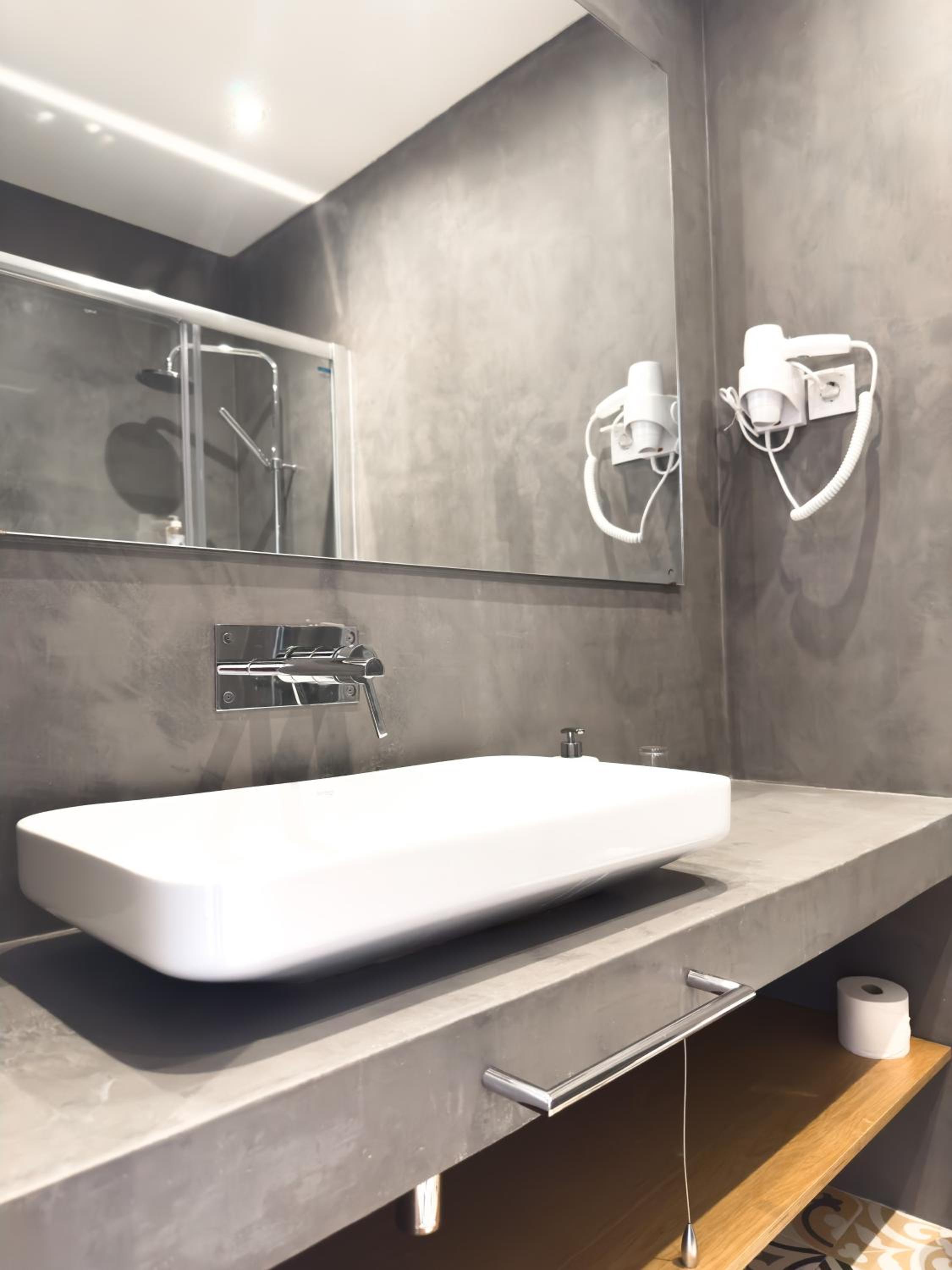 Twin Room with Private External Bathroom - Photo 10