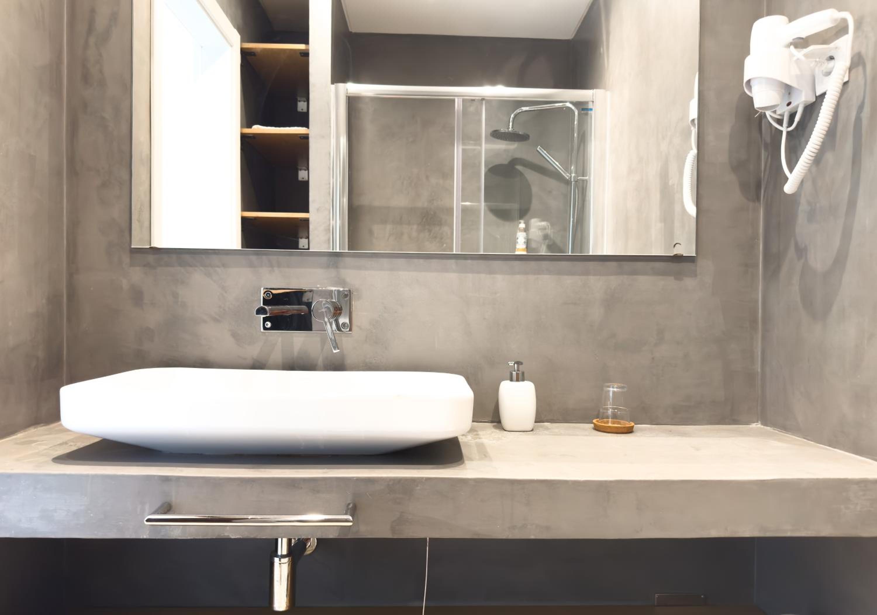 Twin Room with Private External Bathroom - Photo 9