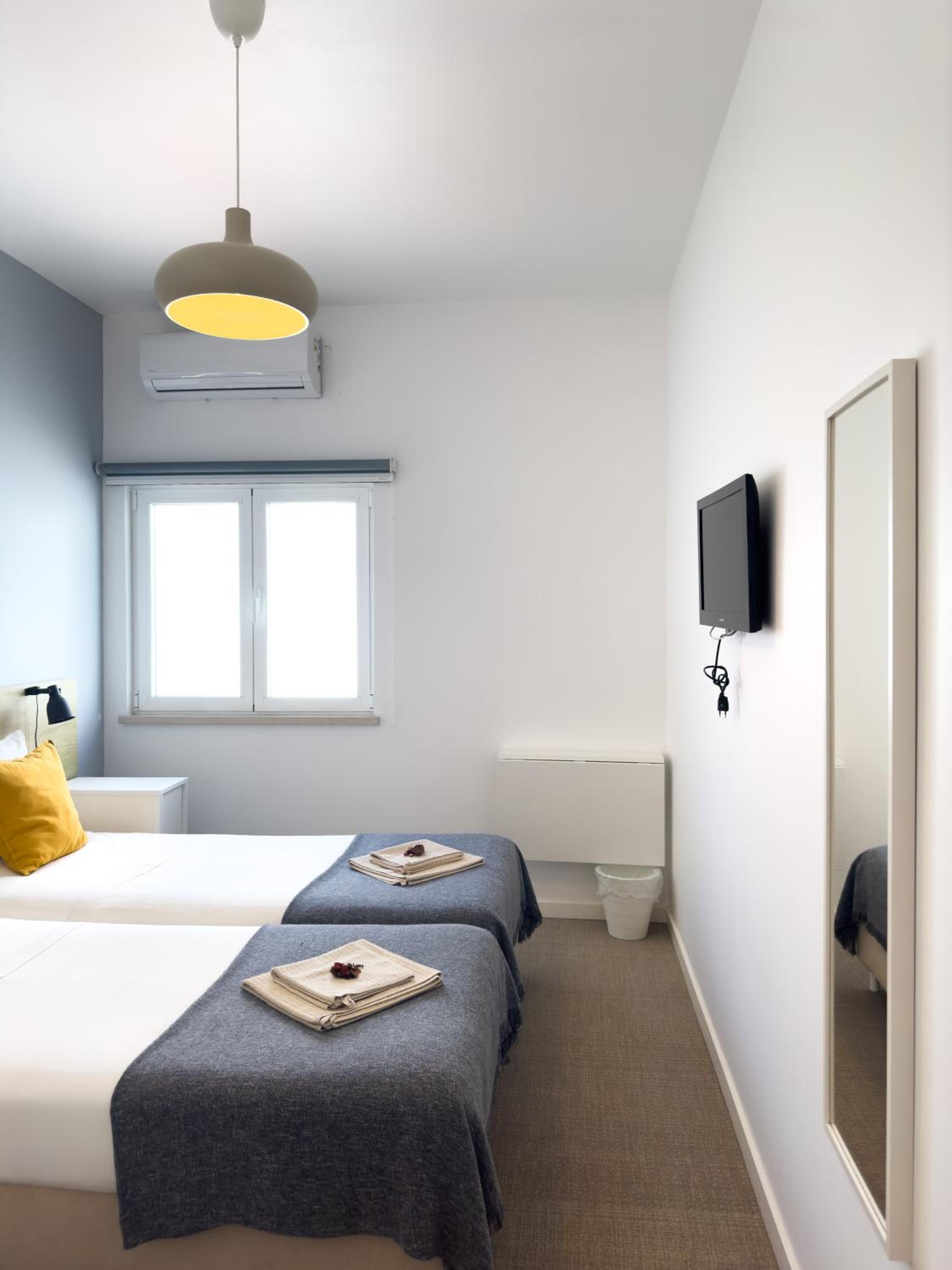 Twin Room with Private External Bathroom - Photo 1