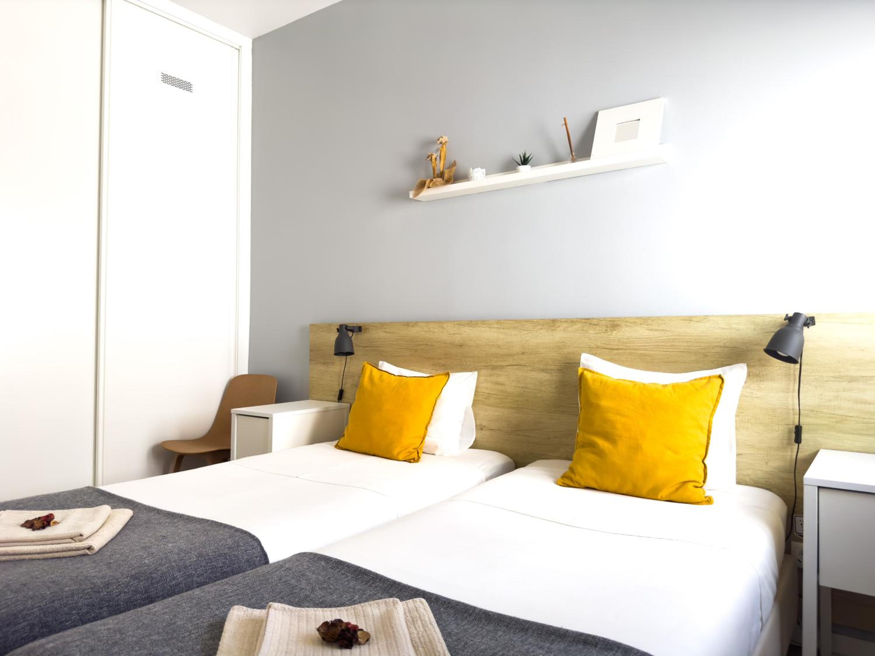 Twin Room with Private External Bathroom - Photo 27