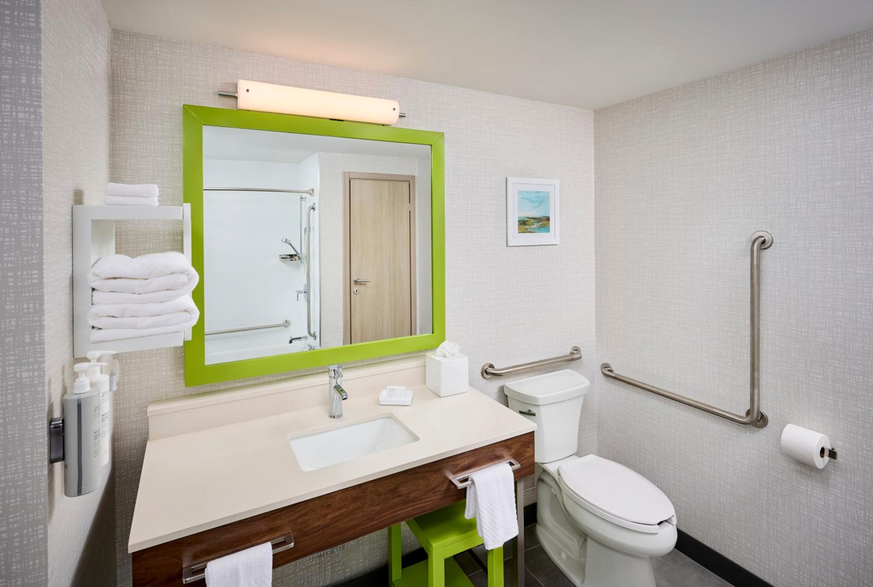 King Room with Bath Tub - Disability Access