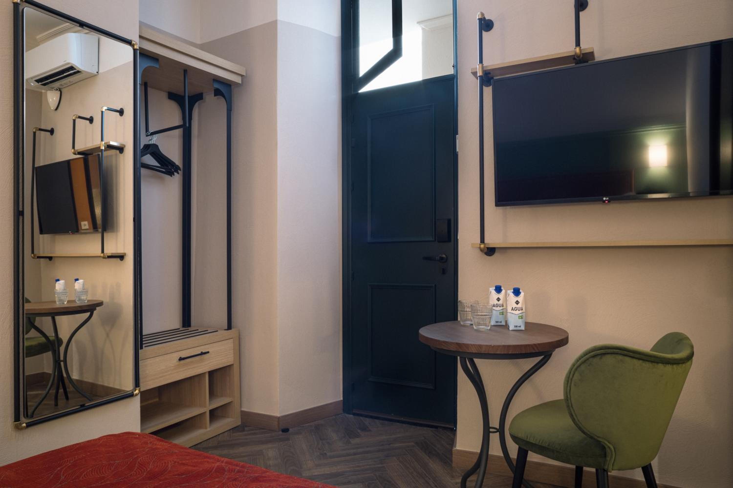 Interior Double Room - Photo 2