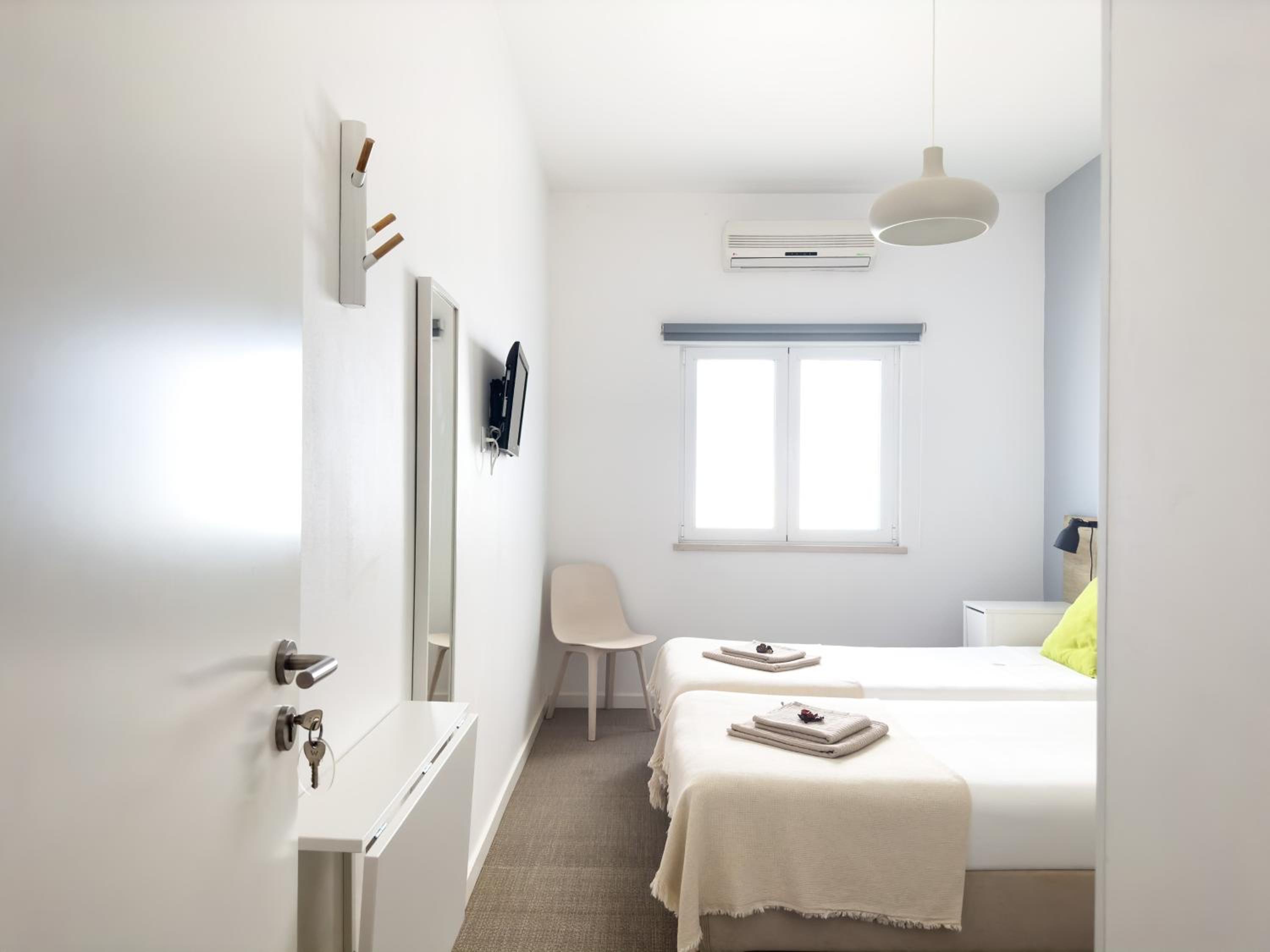 Twin Room with Private External Bathroom - Photo 7