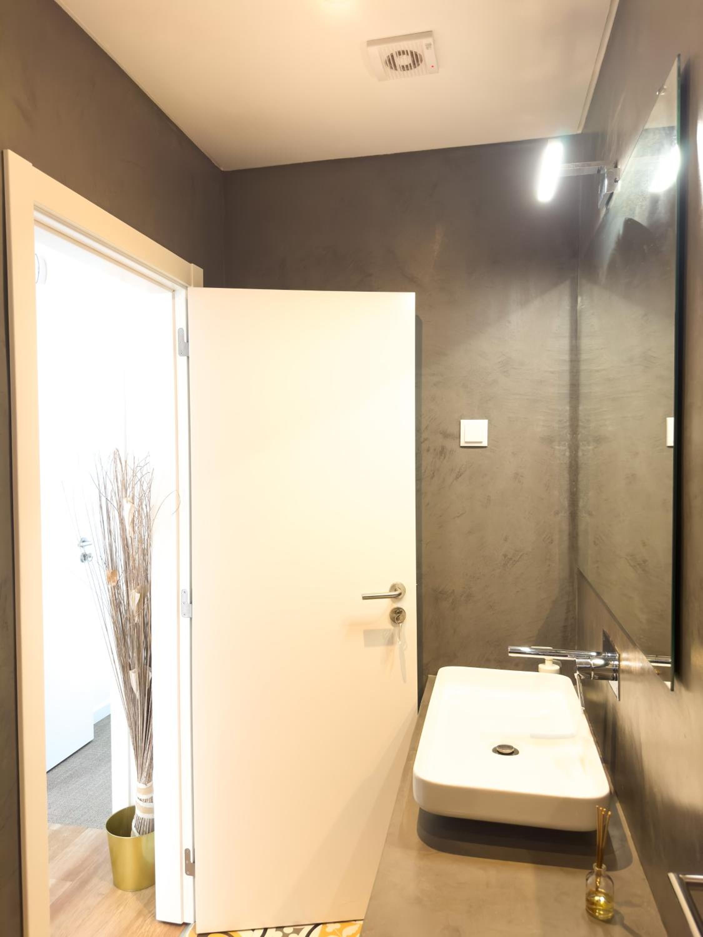 Twin Room with Private External Bathroom - Photo 16