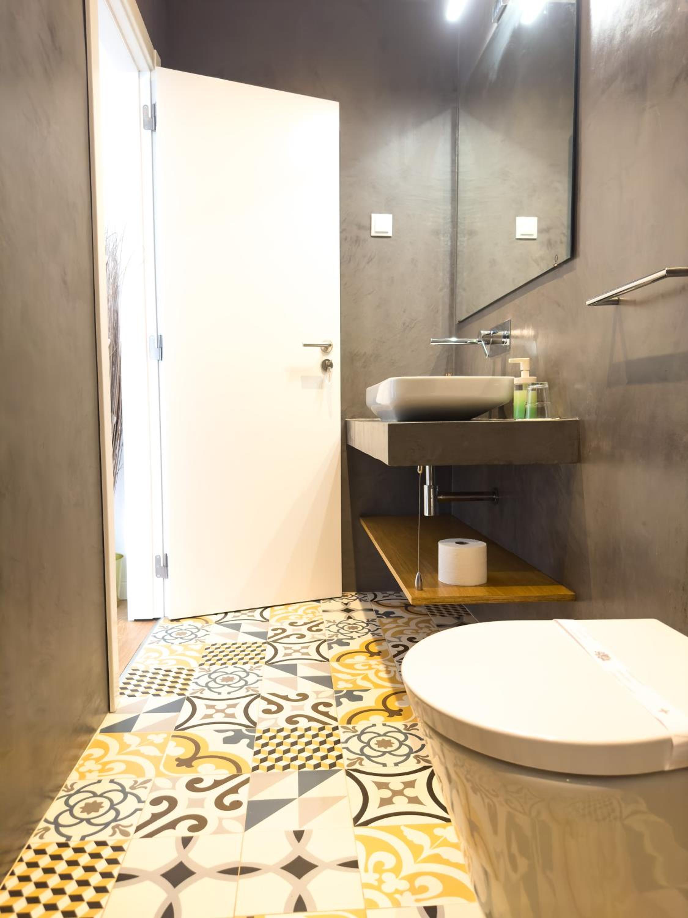 Twin Room with Private External Bathroom - Photo 17