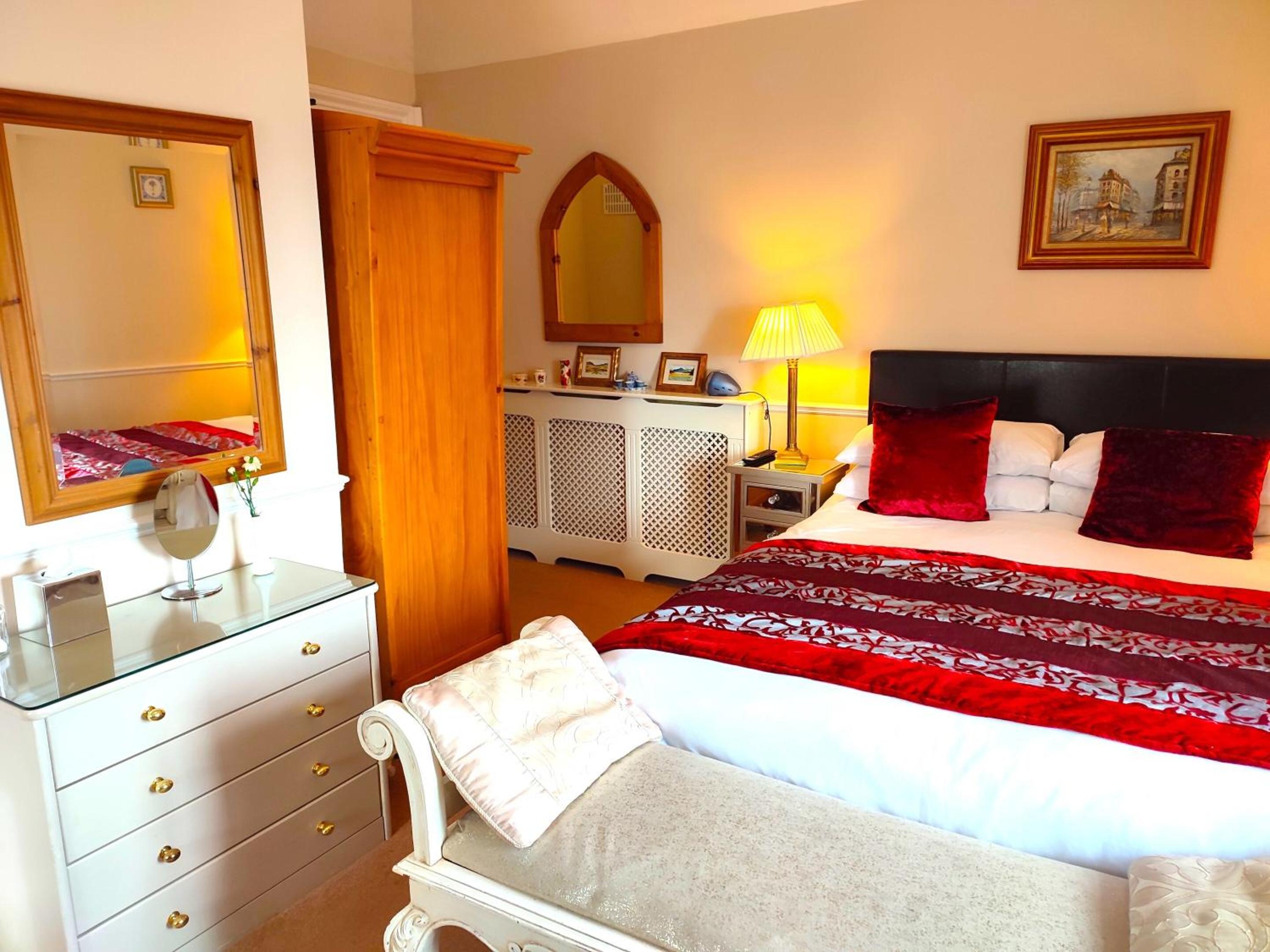 Double Room with Sea View thumbnail 5
