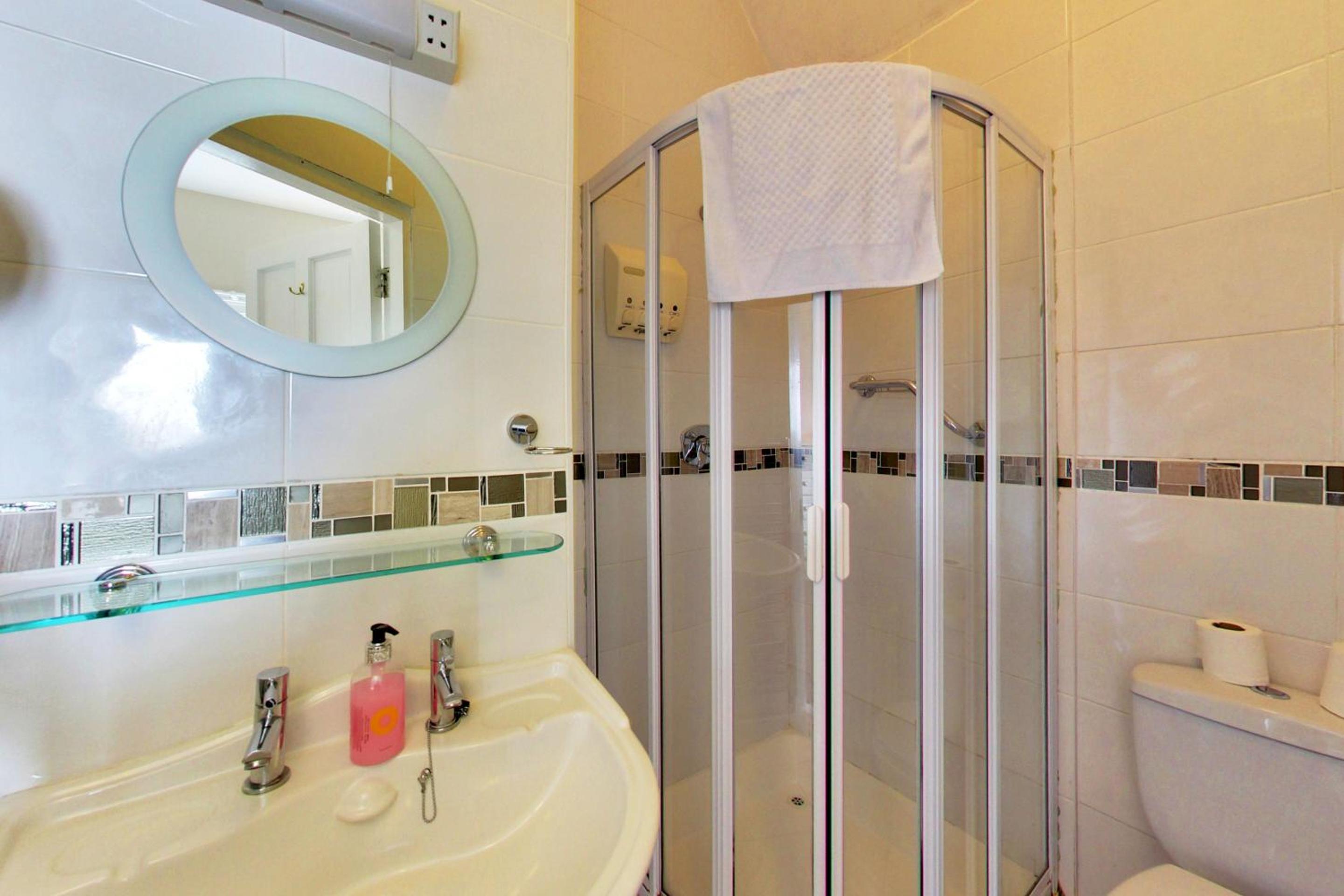 Triple Room with Shower