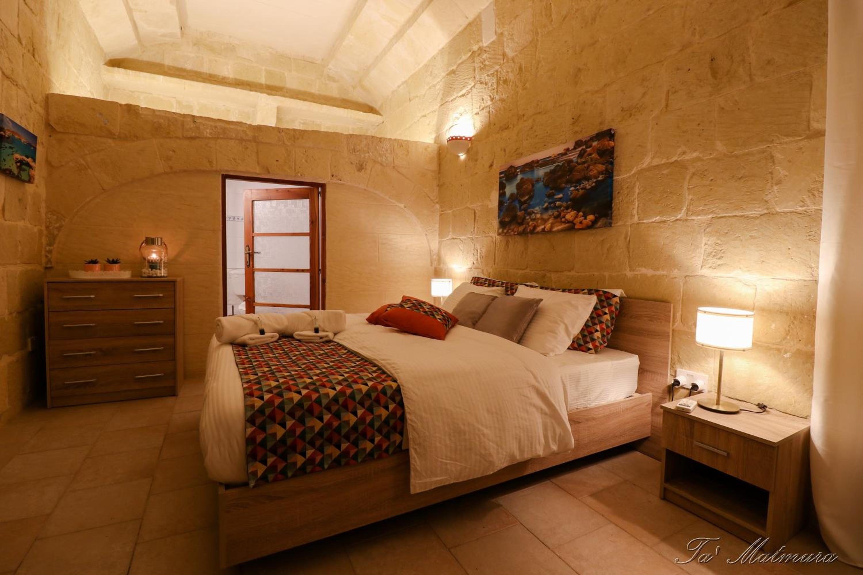 Deluxe Double Room - Photo 11