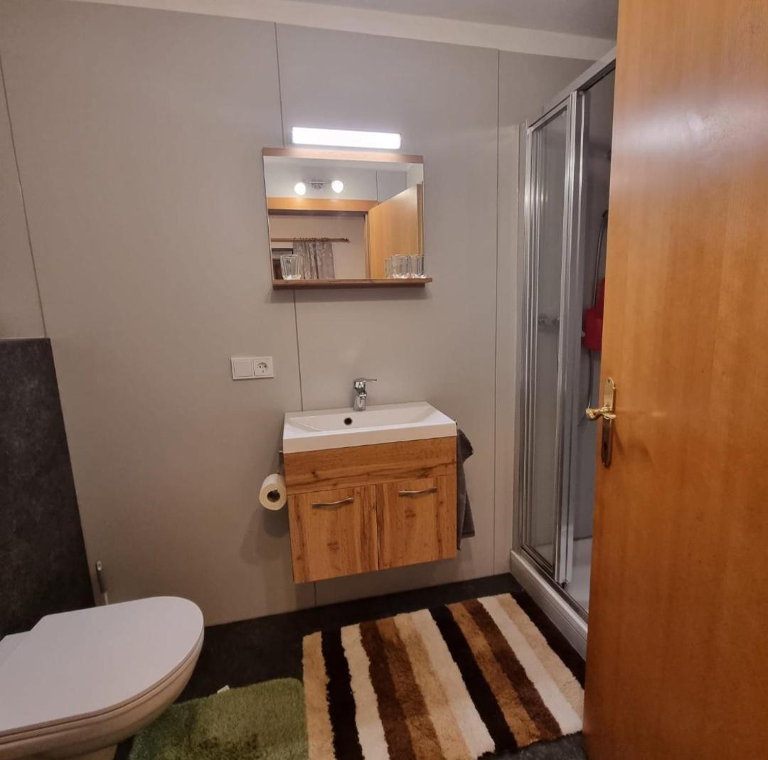 Apartment with Shower photo 2