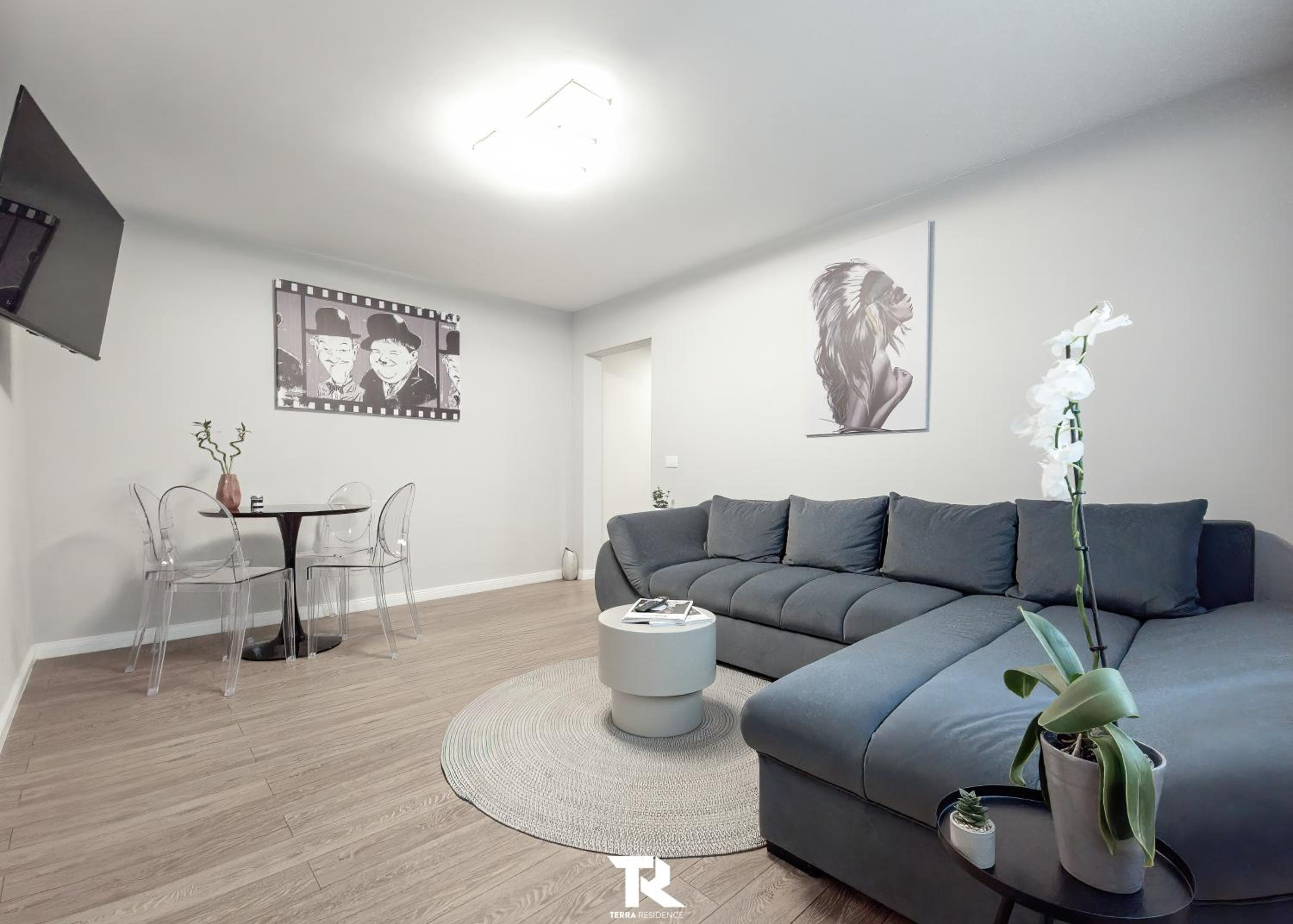 One-Bedroom Apartment photo 1