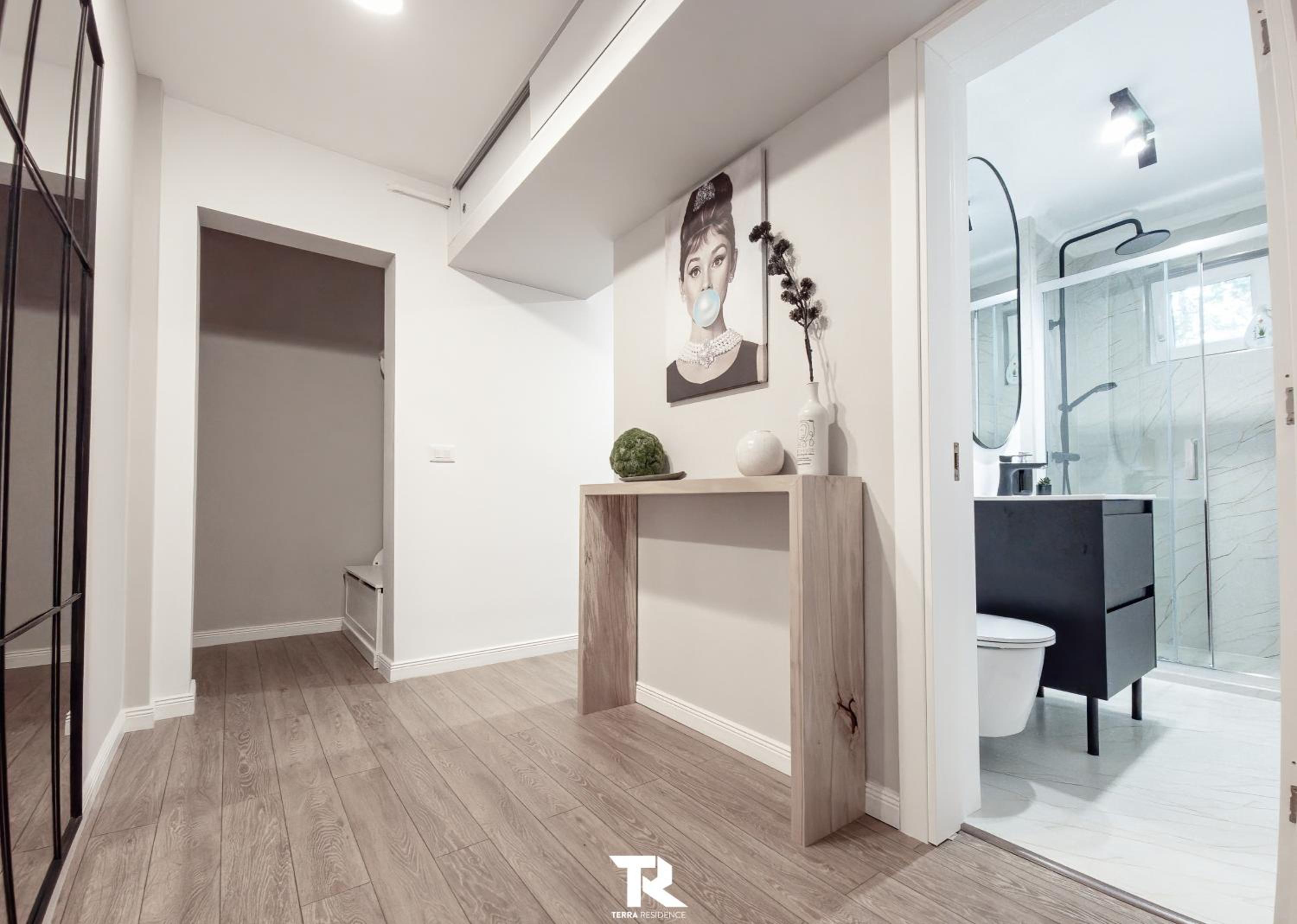 One-Bedroom Apartment photo 2