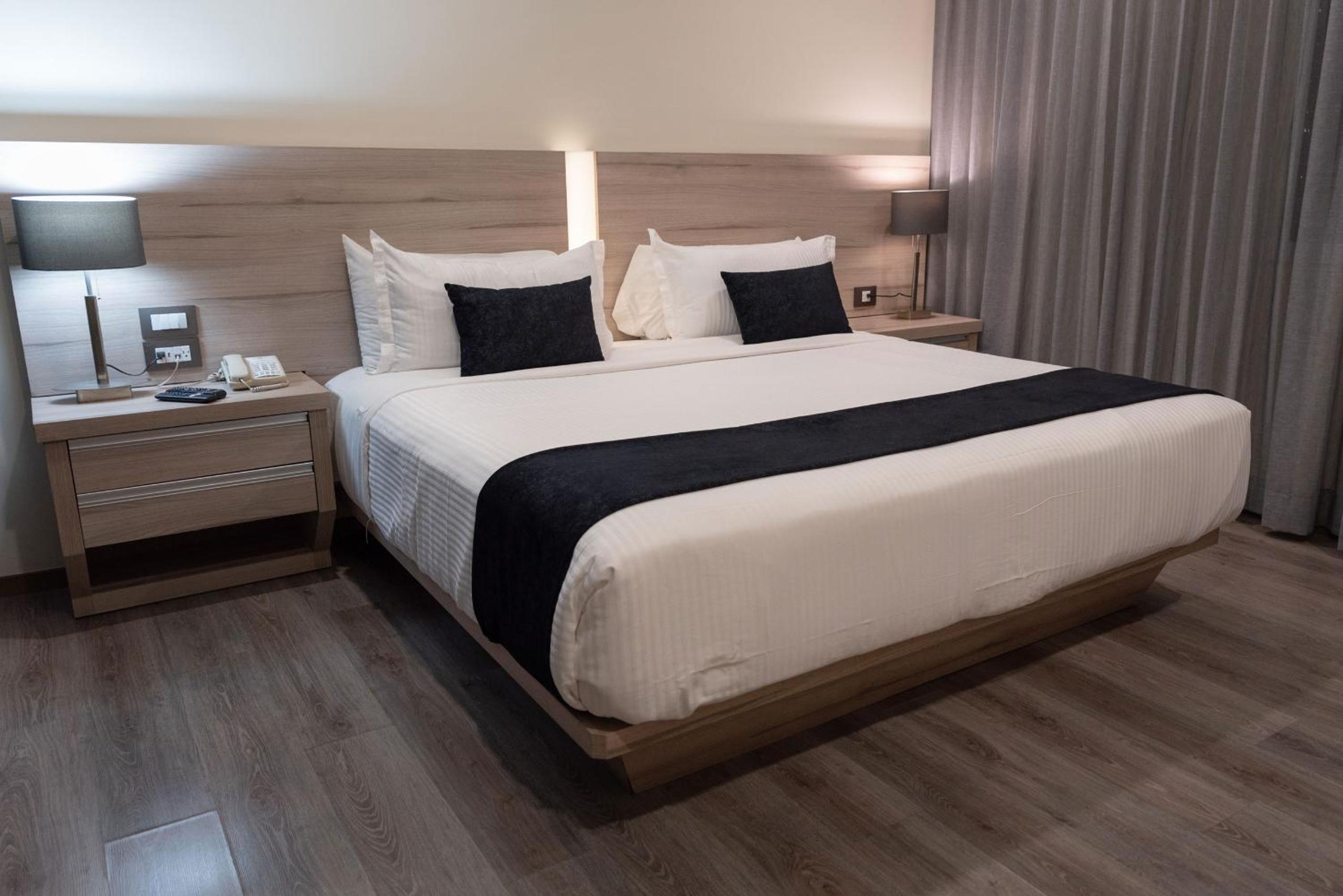 Standard King Room - Photo 4