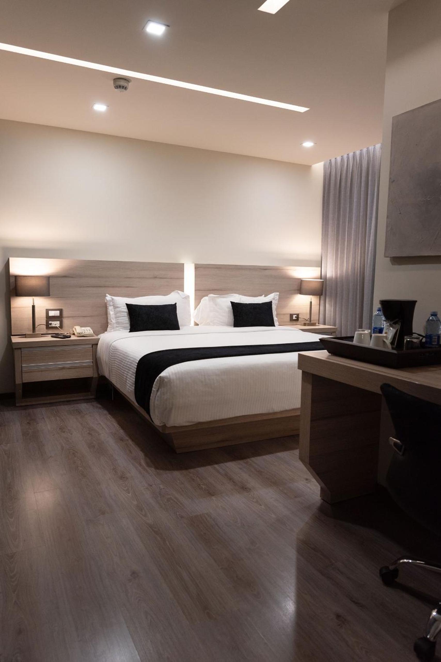 Standard King Room - Photo 2