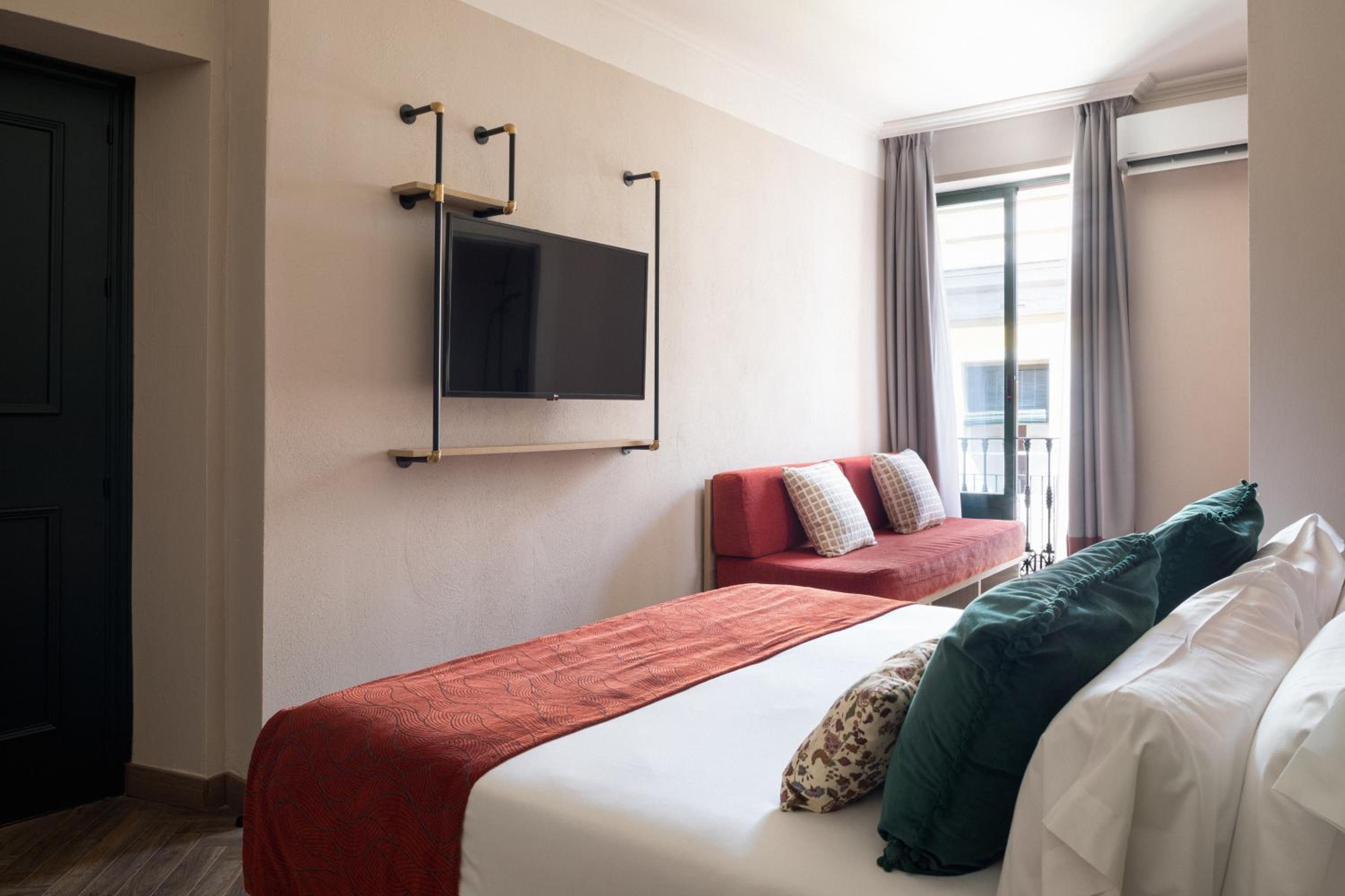 Deluxe Double or Twin Room - Photo 3