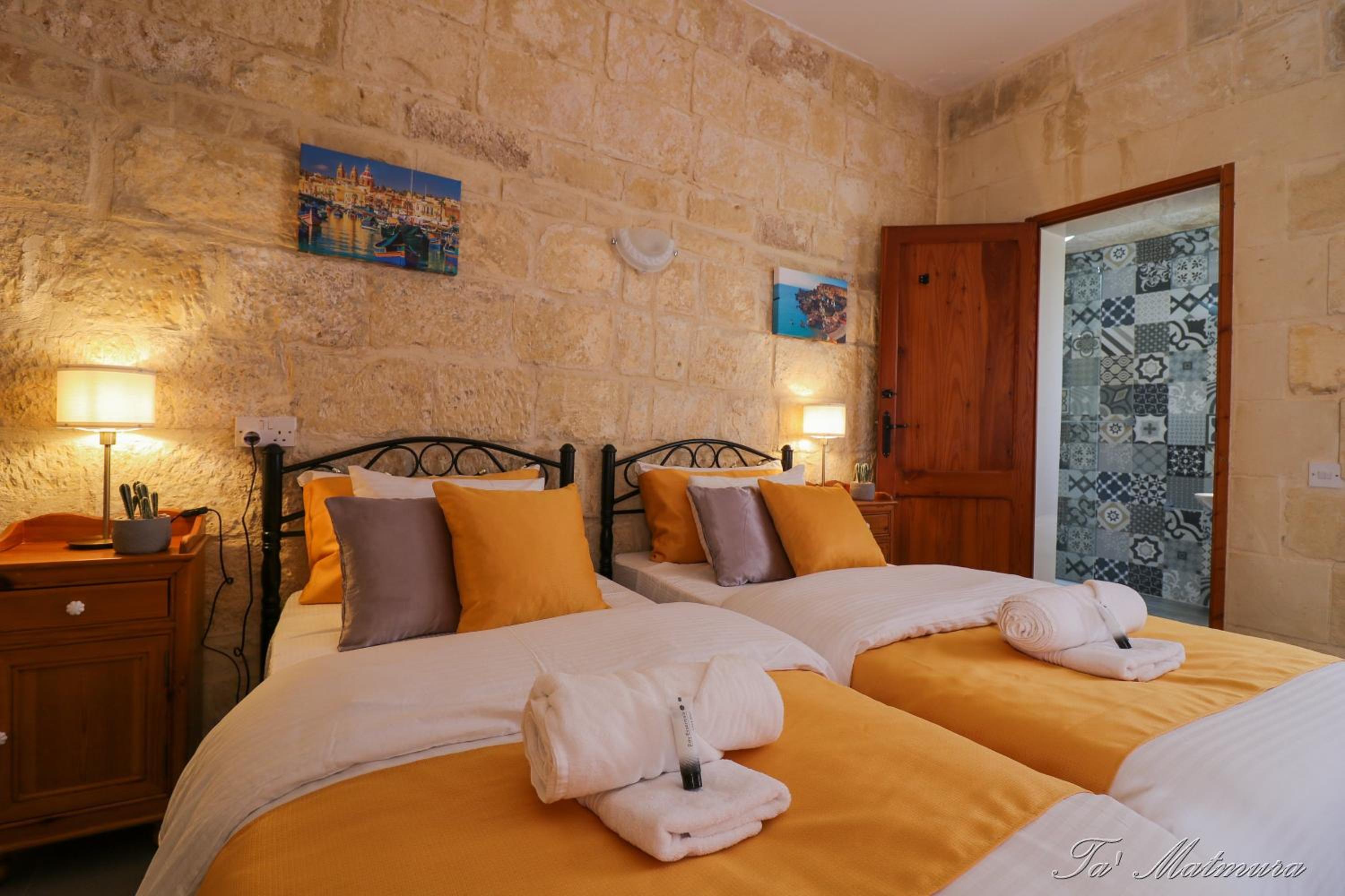 Twin Room - Photo 12