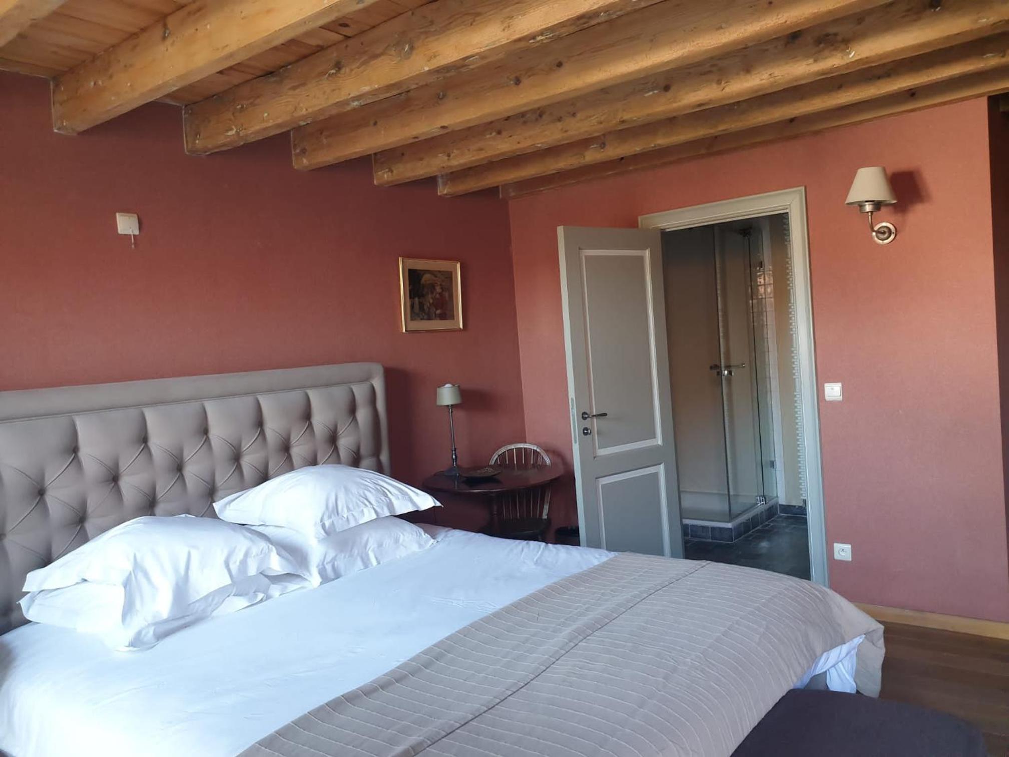 Double Room with Private Bathroom - Photo 12