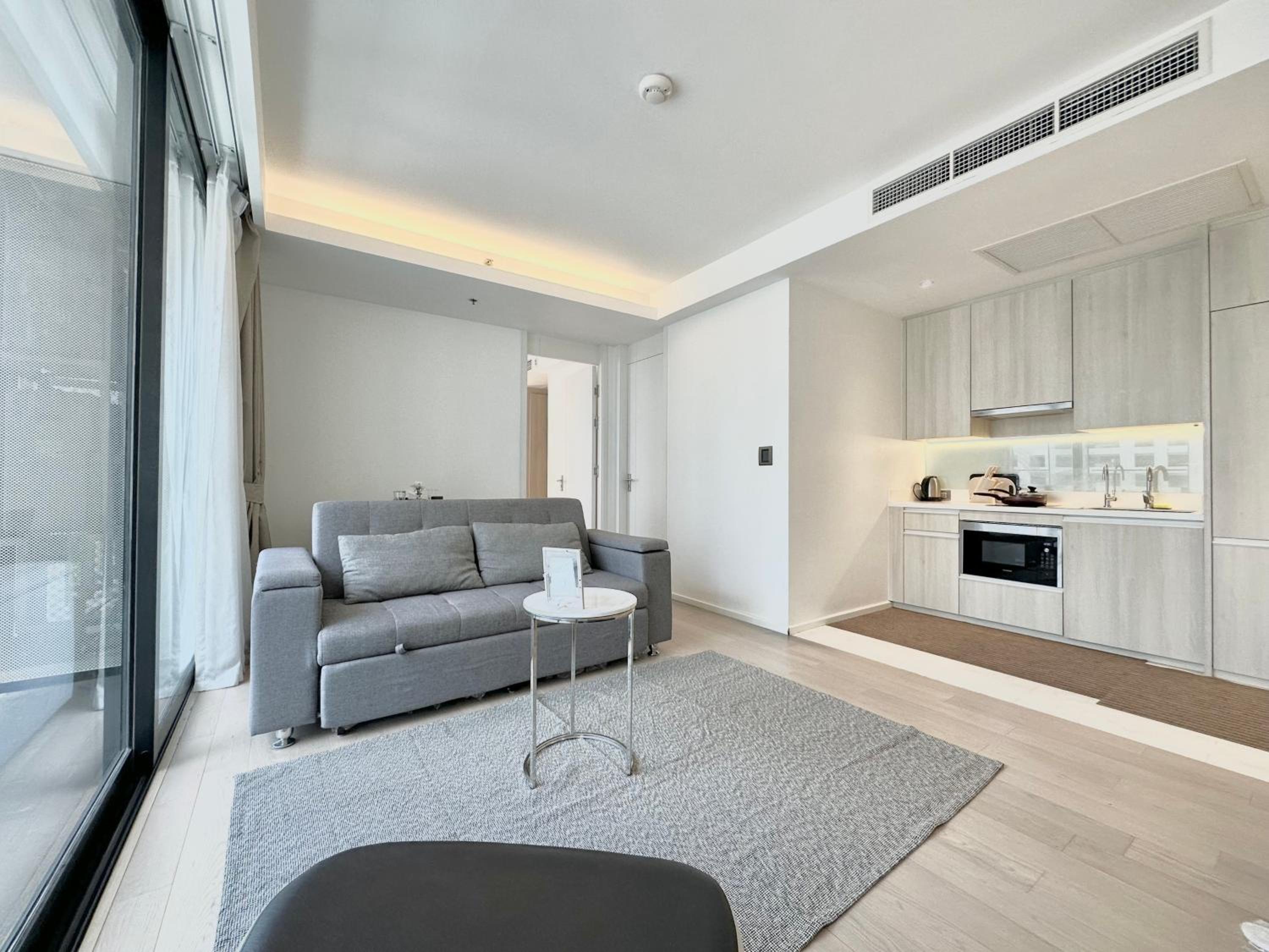 One-Bedroom Apartment photo 1