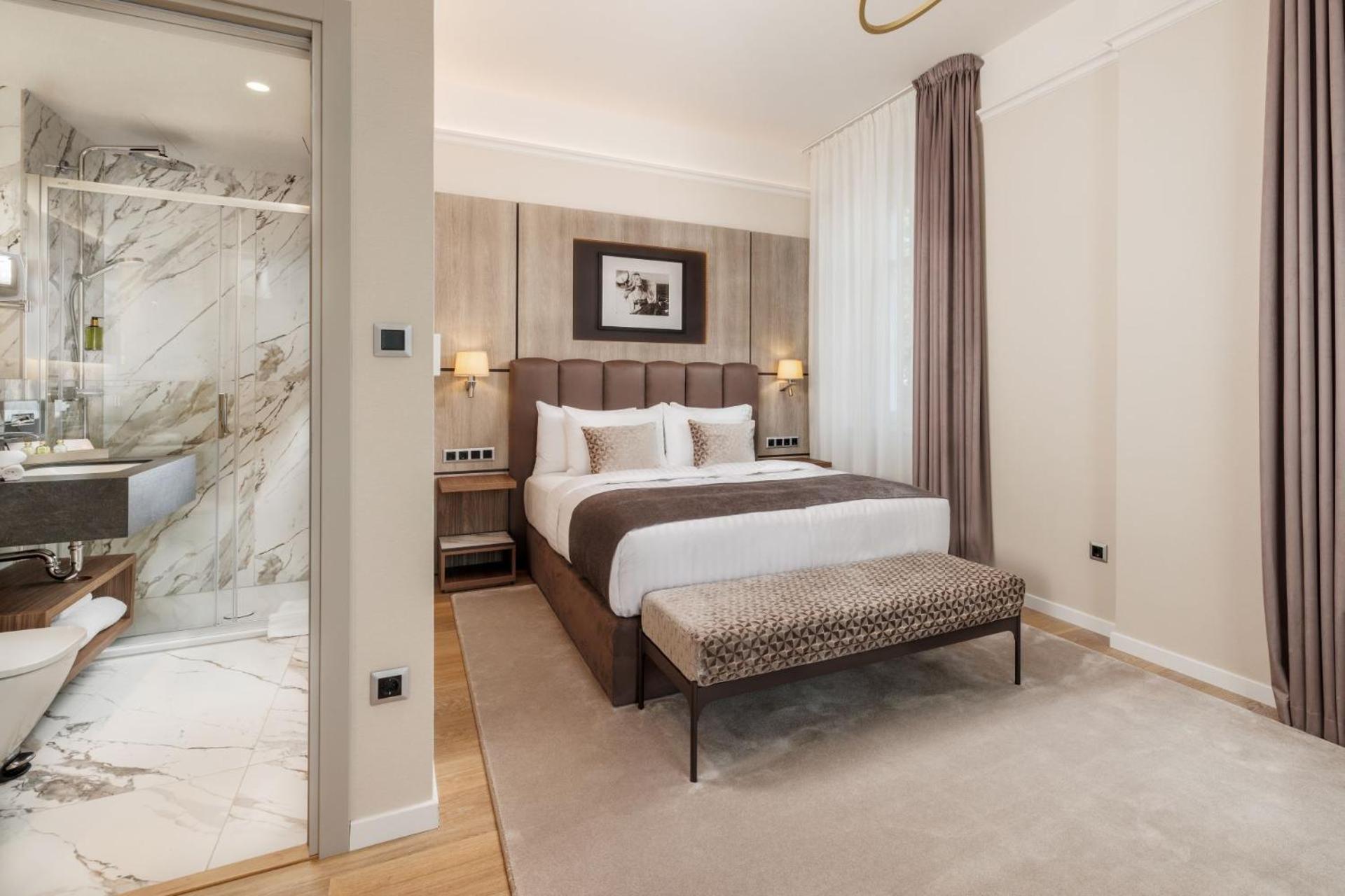 Superior King Room
