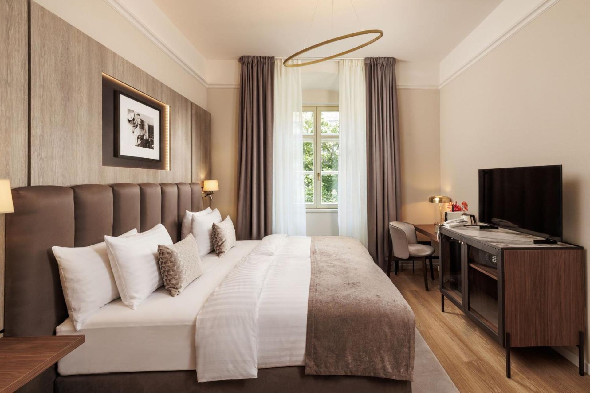Superior King Room