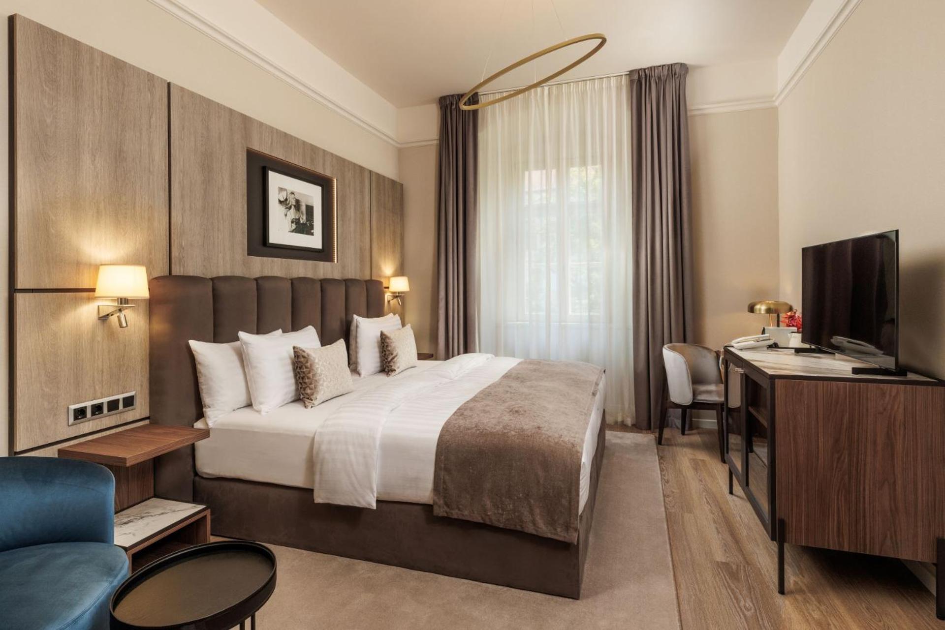 Superior King Room