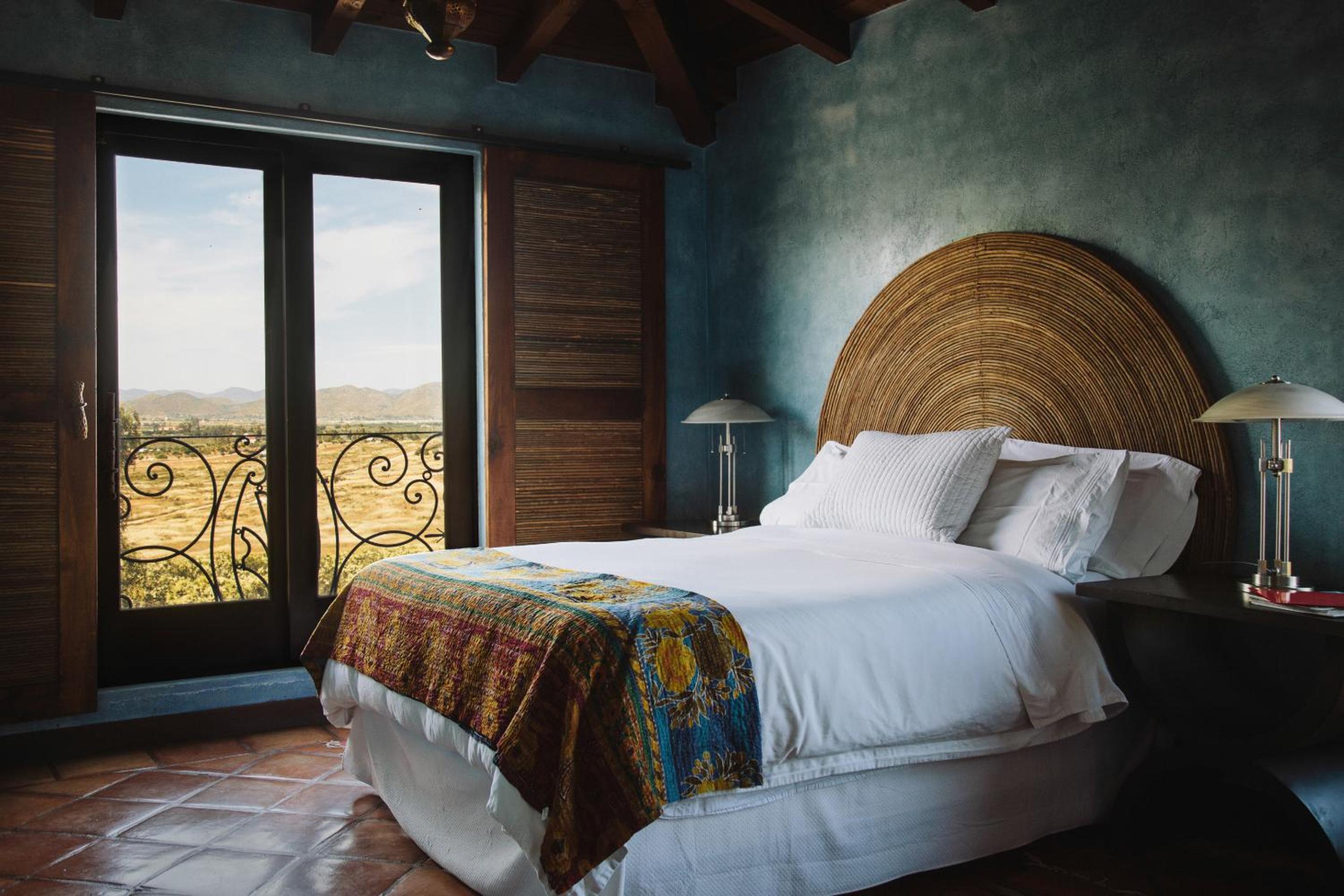 Queen Room with Balcony photo 2