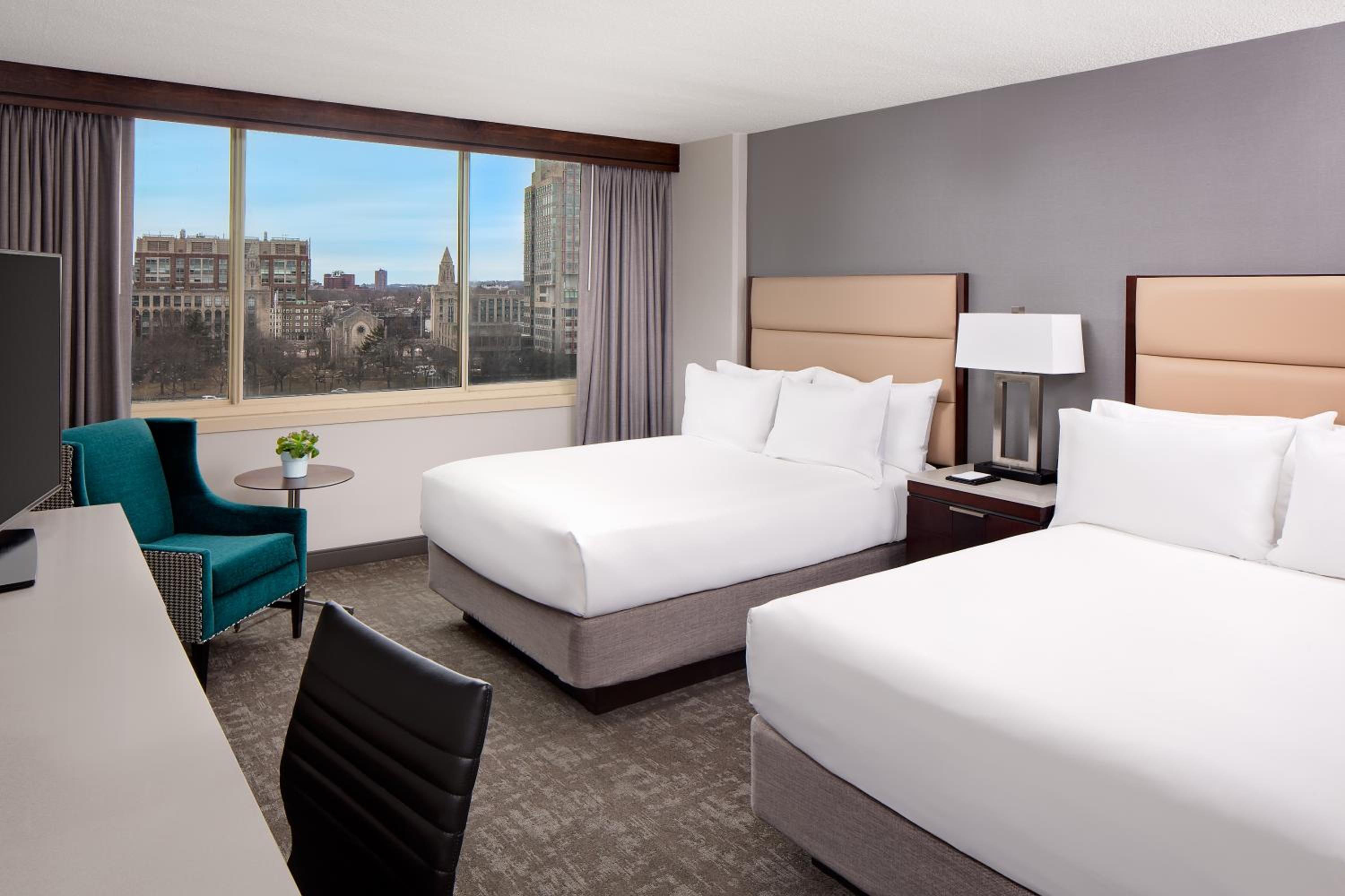 Double Room with Two Double Beds and River View - Photo 2