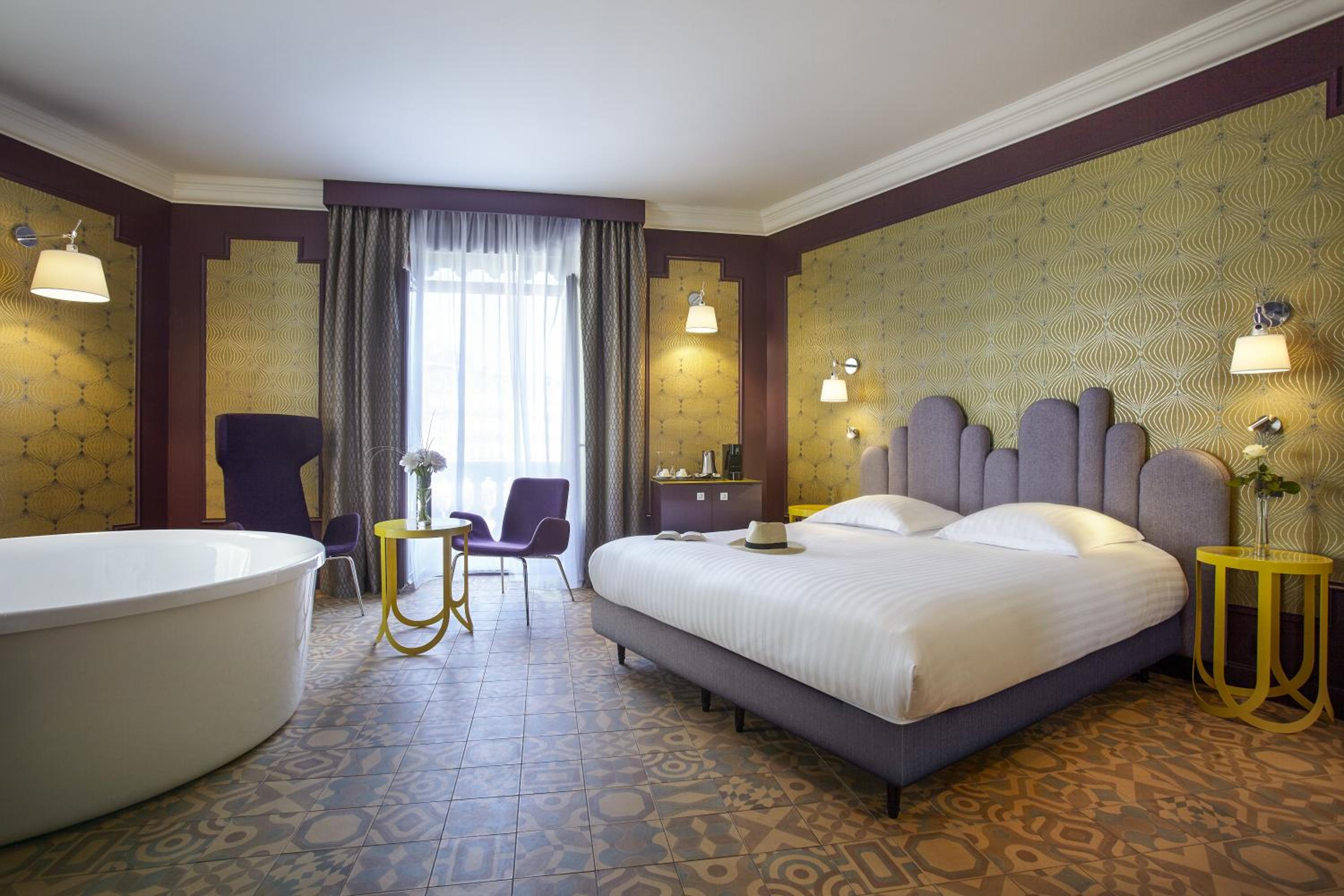 Deluxe Room with Comedie Square View - Photo 4
