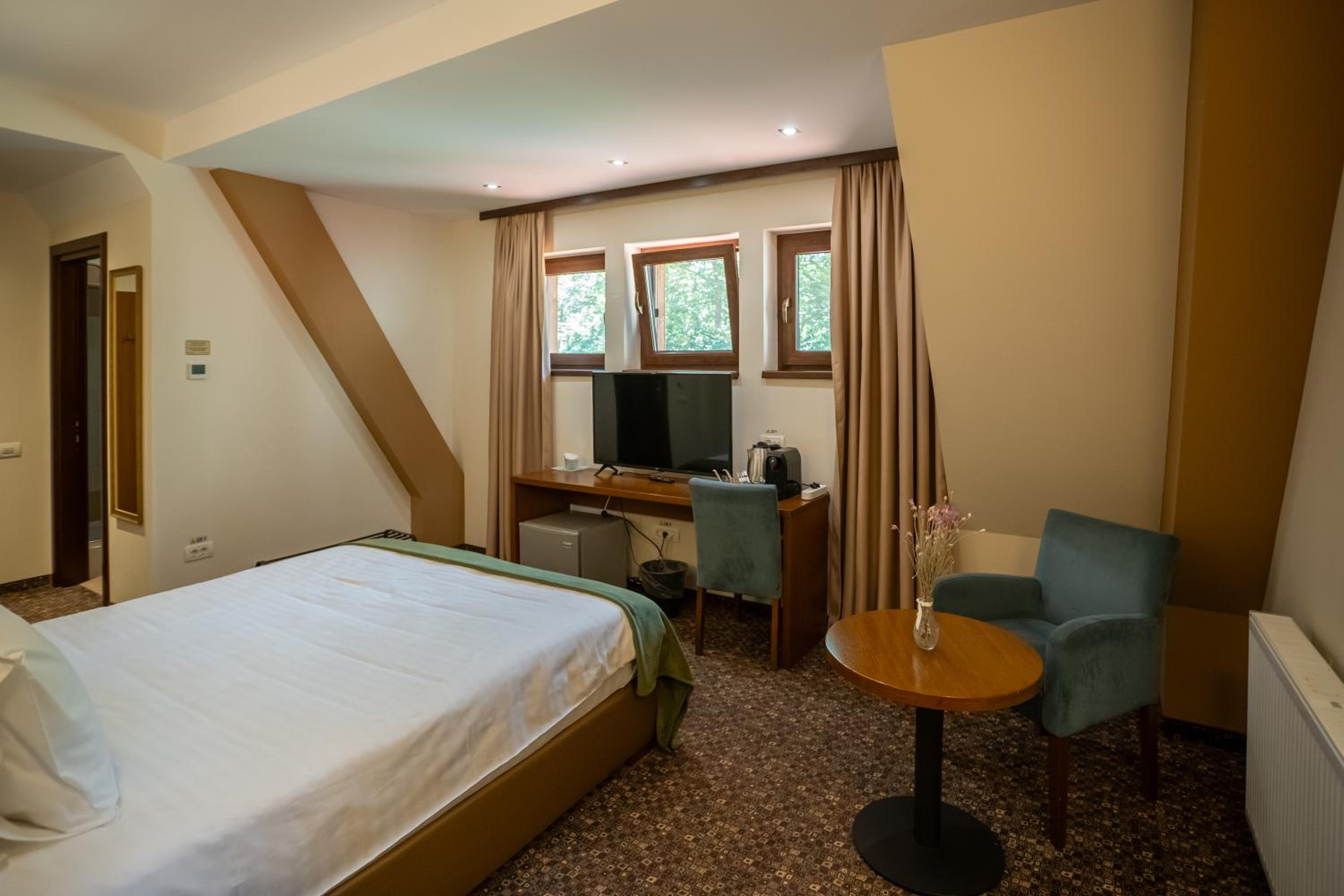 Standard Double Room - Photo 2