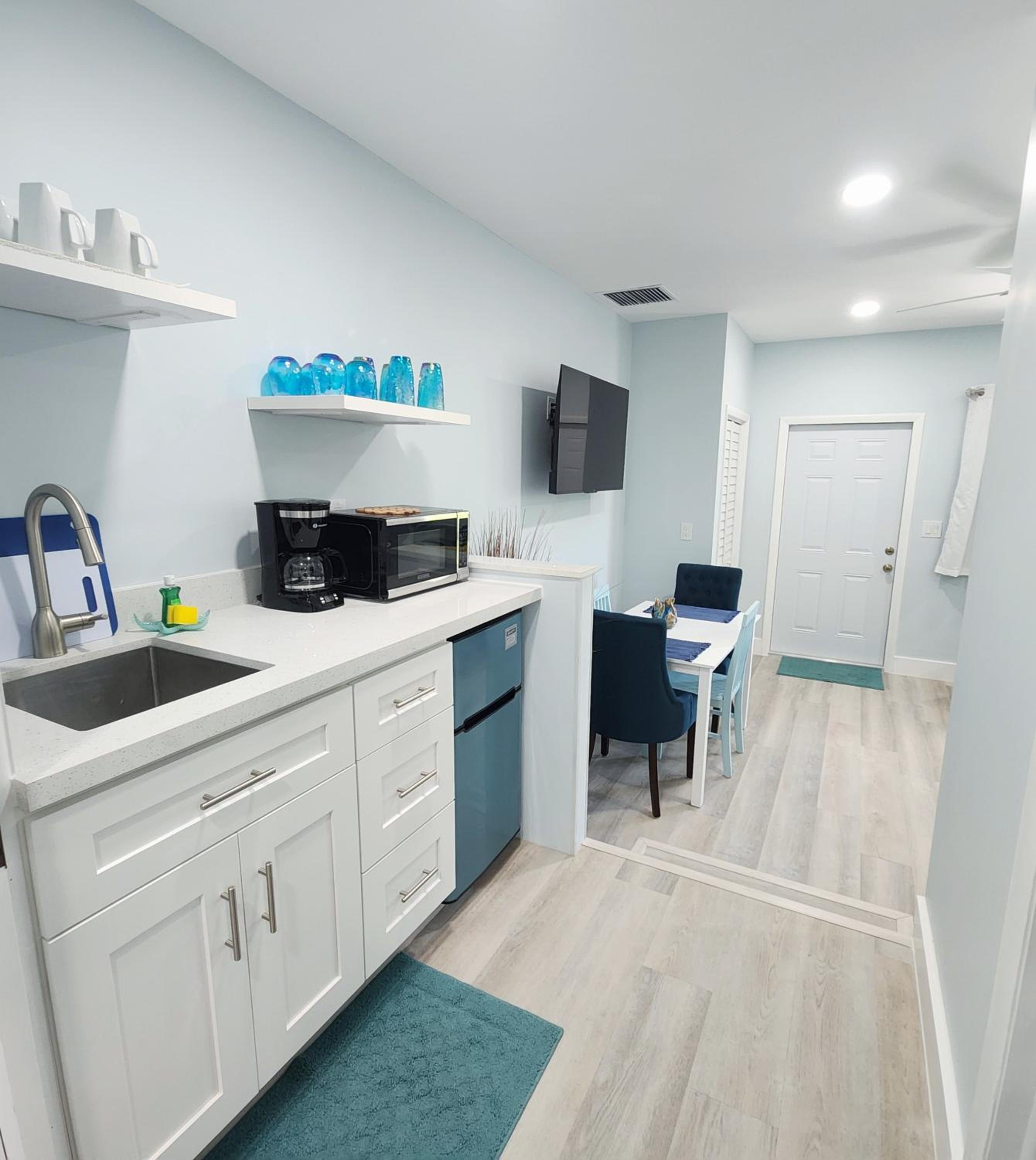 One-Bedroom Suite - Photo 2