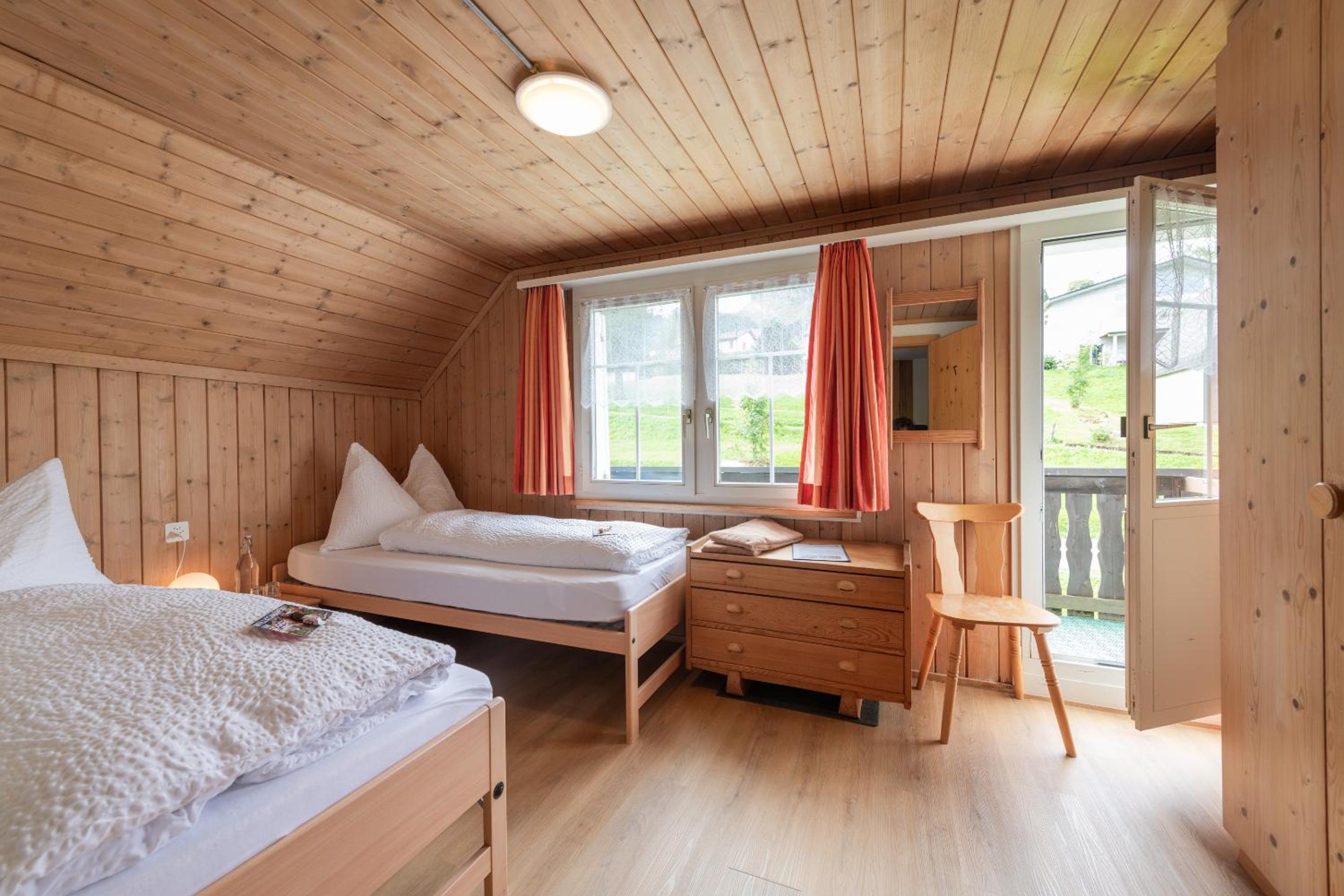 Single Room with Shared Shower and Toilet photo 3