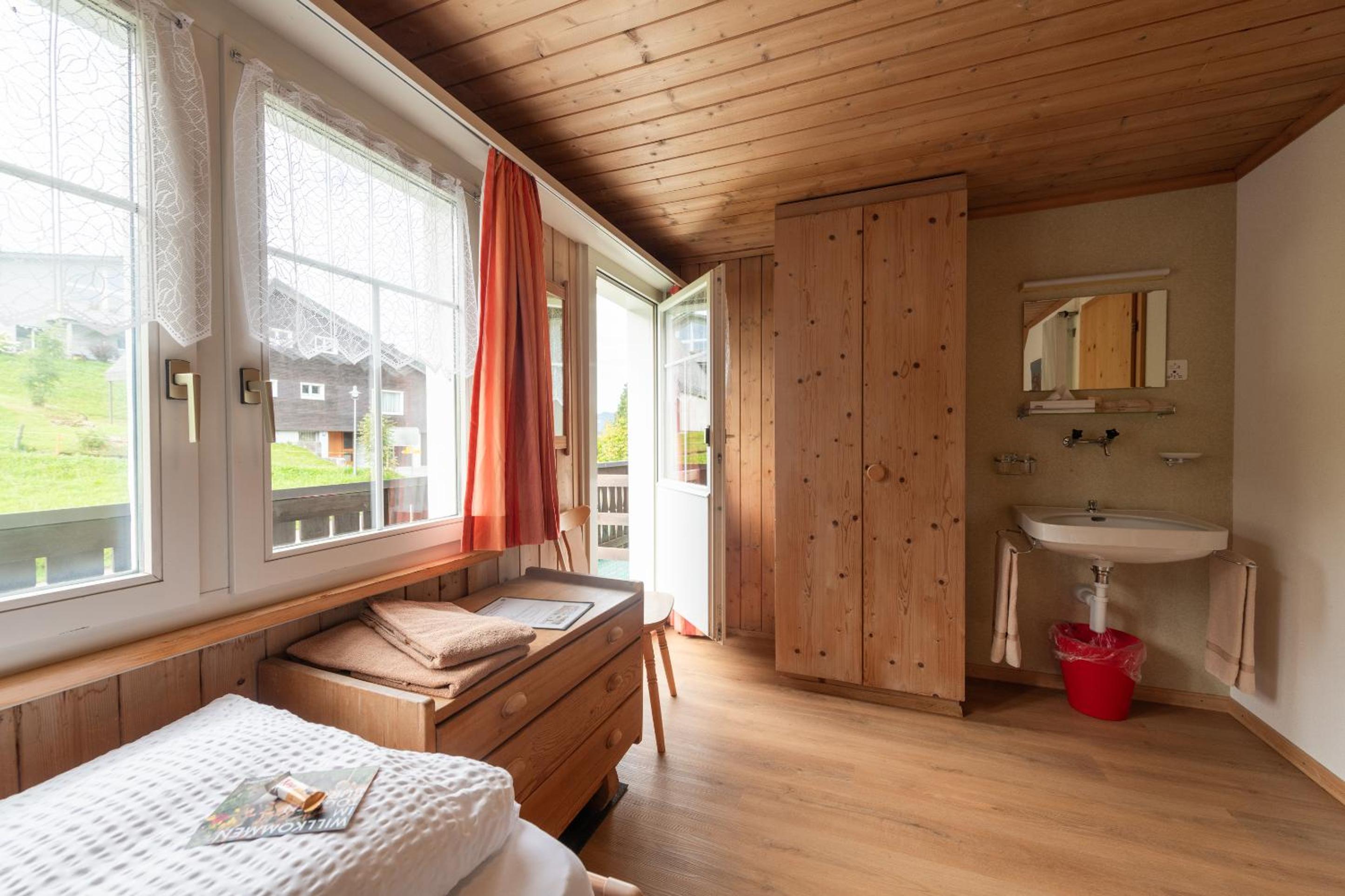 Single Room with Shared Shower and Toilet photo 1