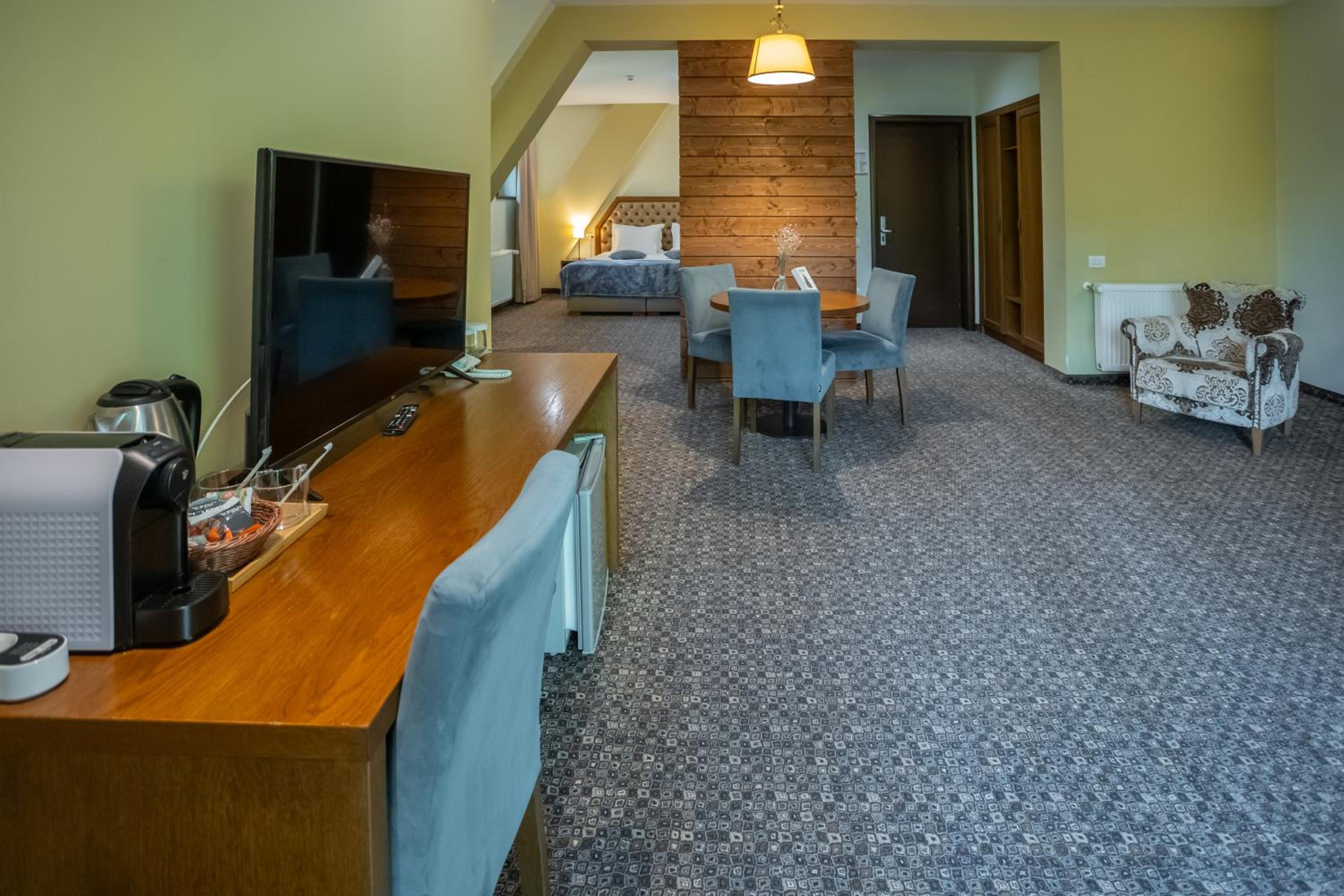 VIP Suite - Photo 1