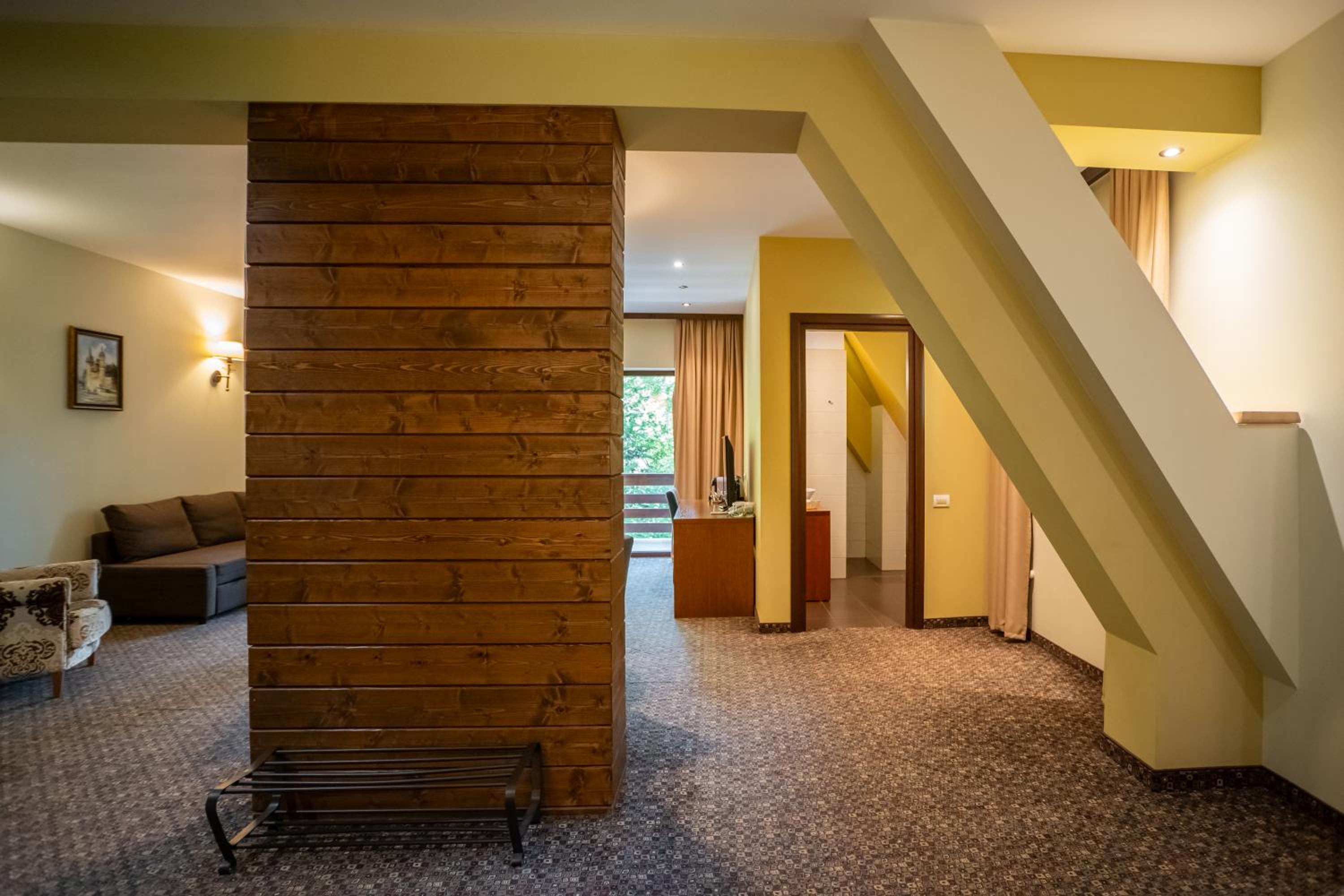 VIP Suite - Photo 9