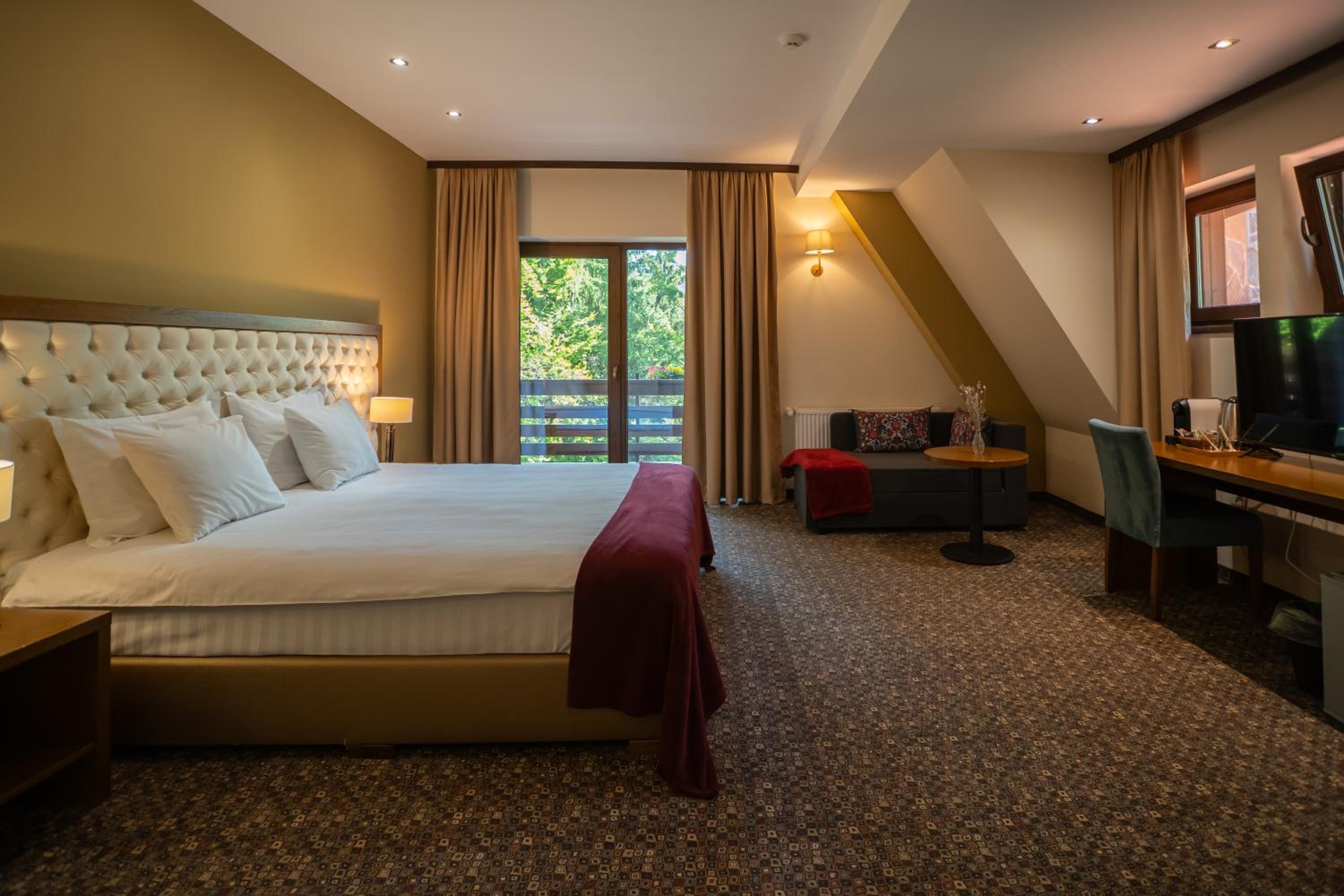 Premium Double or Twin Room - Photo 8