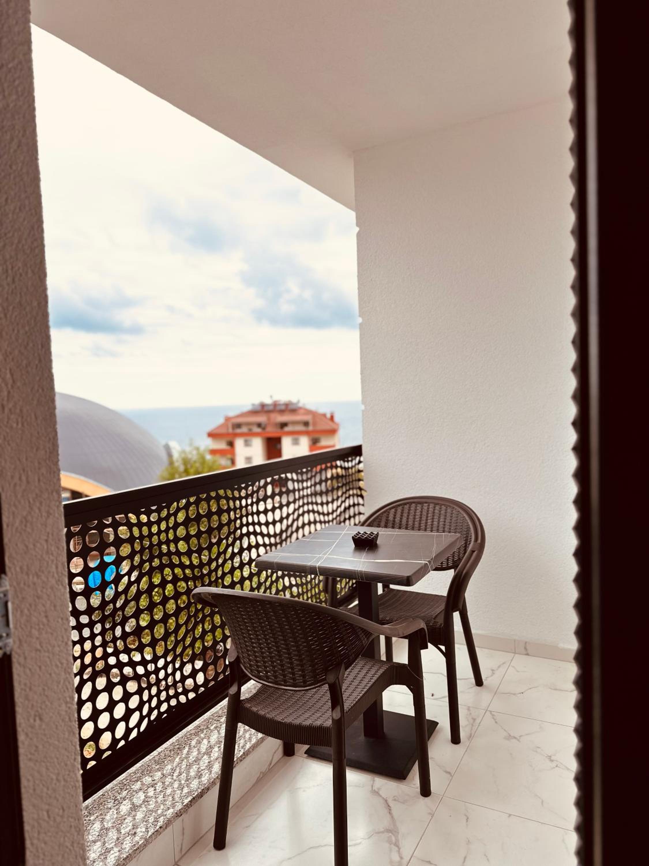 Apartment with Balcony photo 3