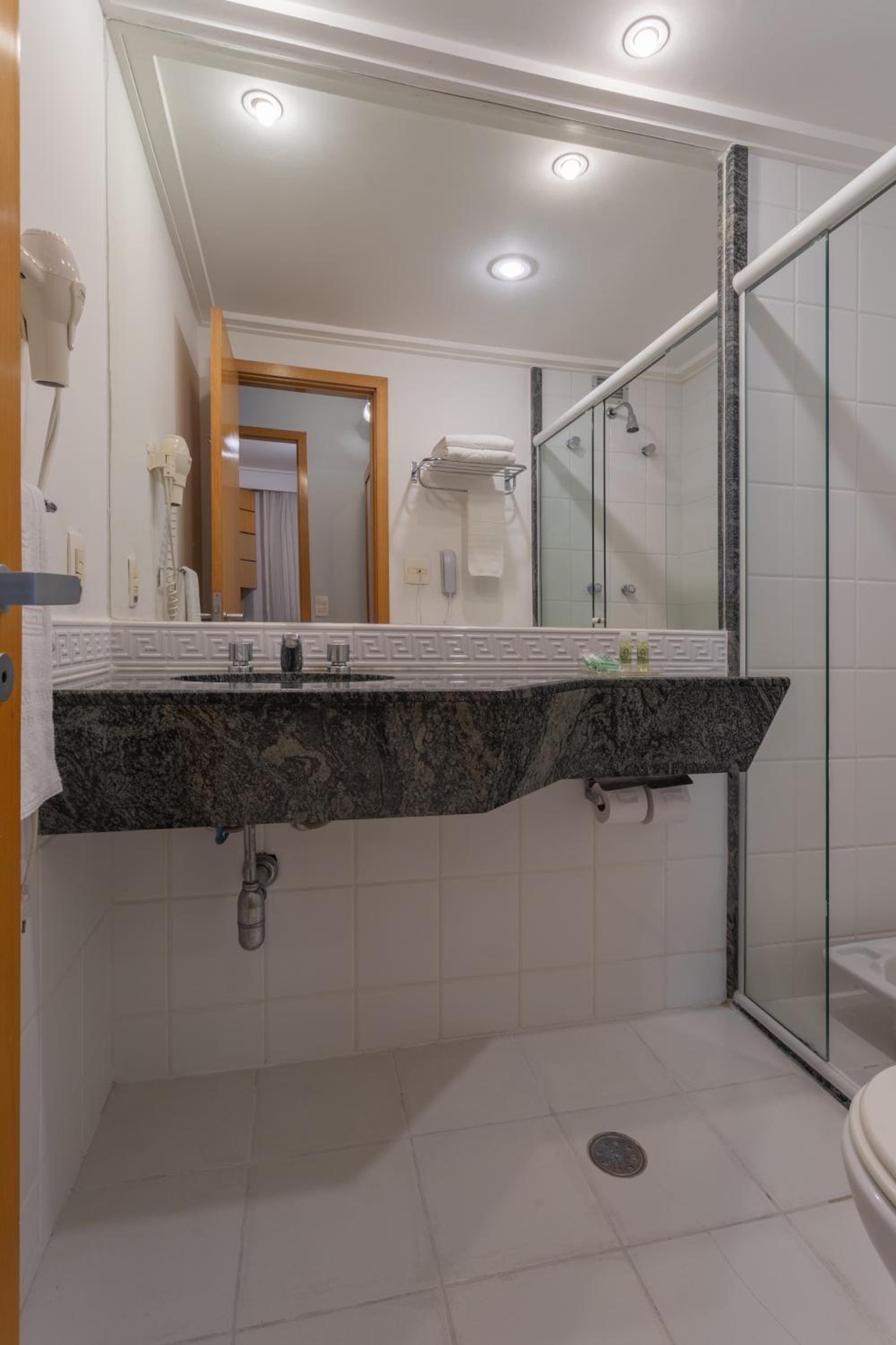 Standard Double Room thumbnail 5