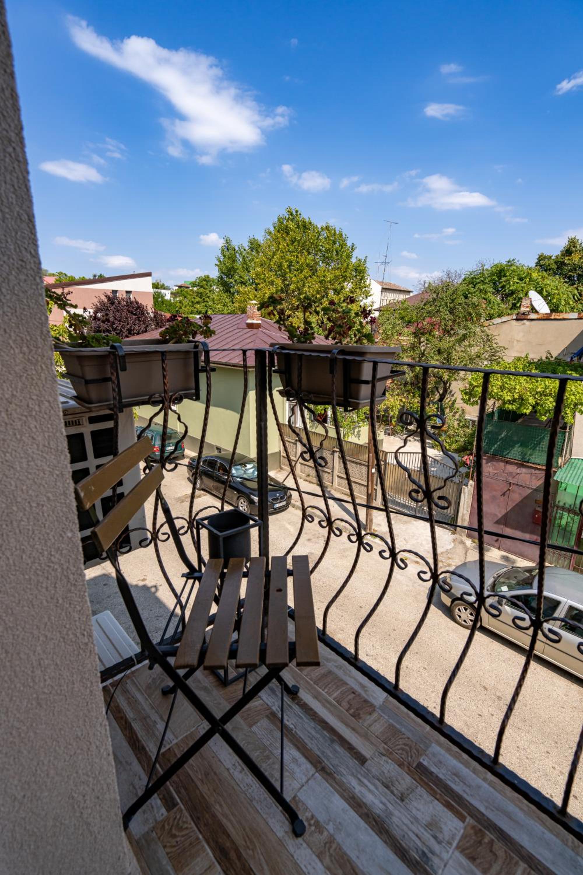 Three-Bedroom Apartment - Photo 22
