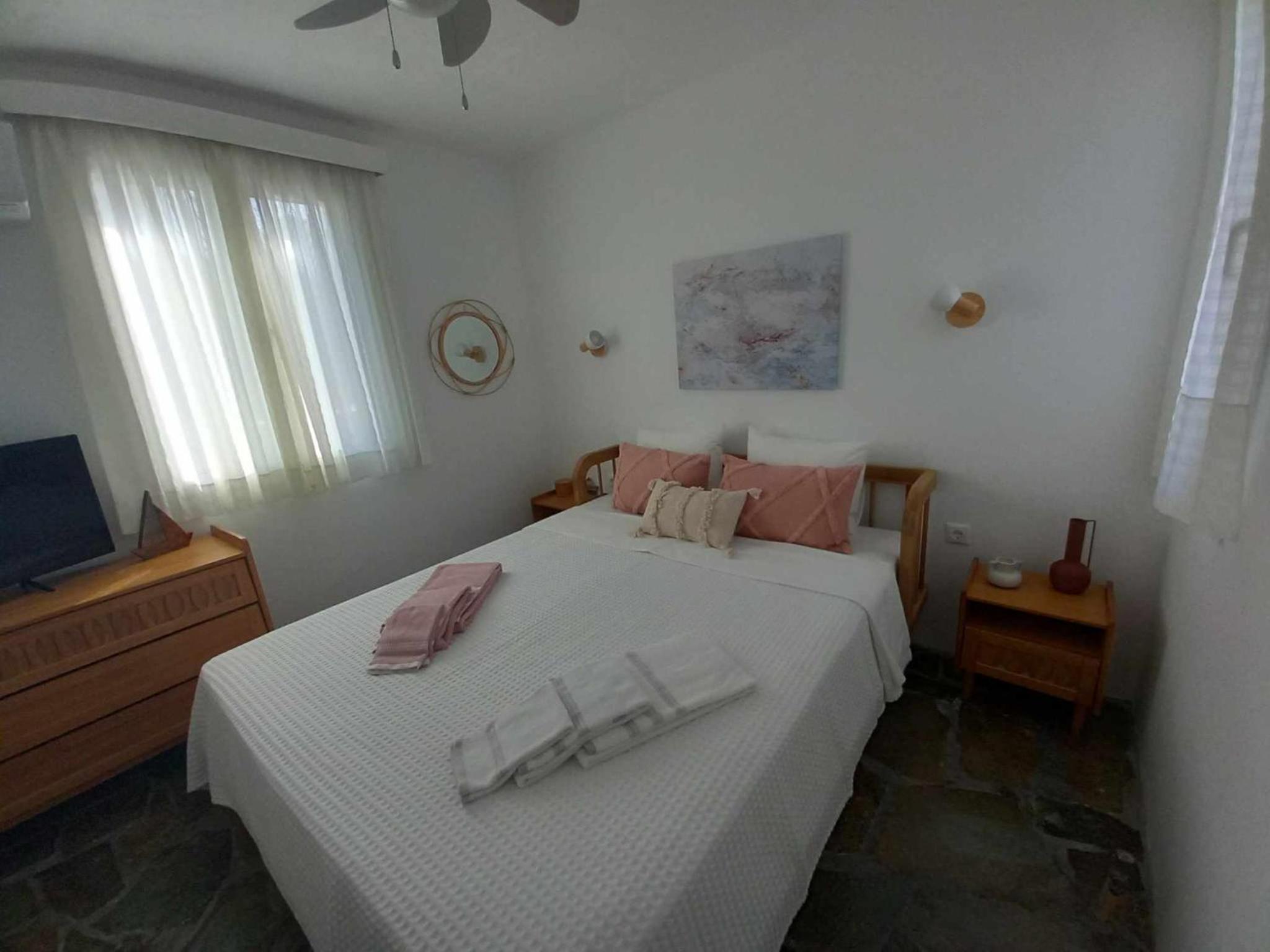 One-Bedroom House photo 1