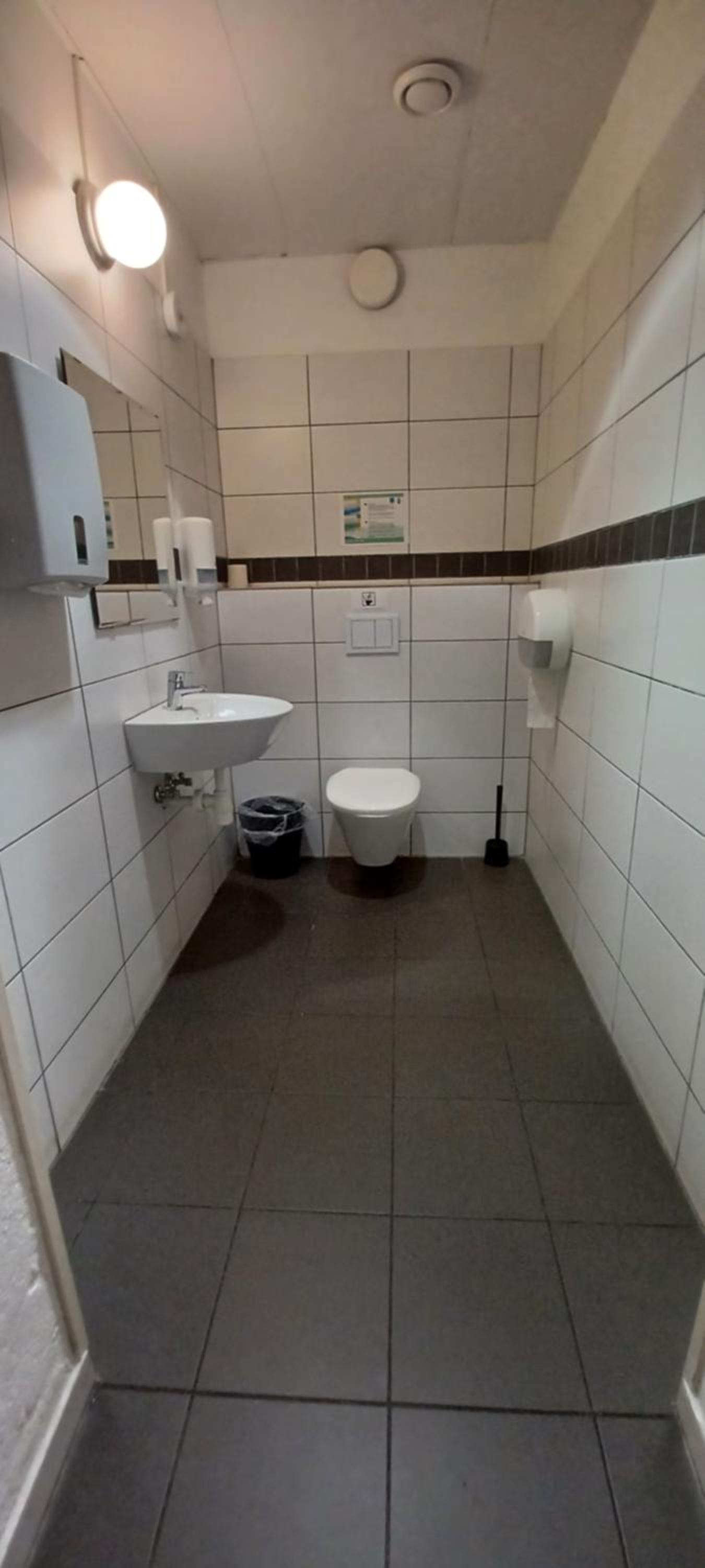 Twin Room with Shared Bathroom photo 2