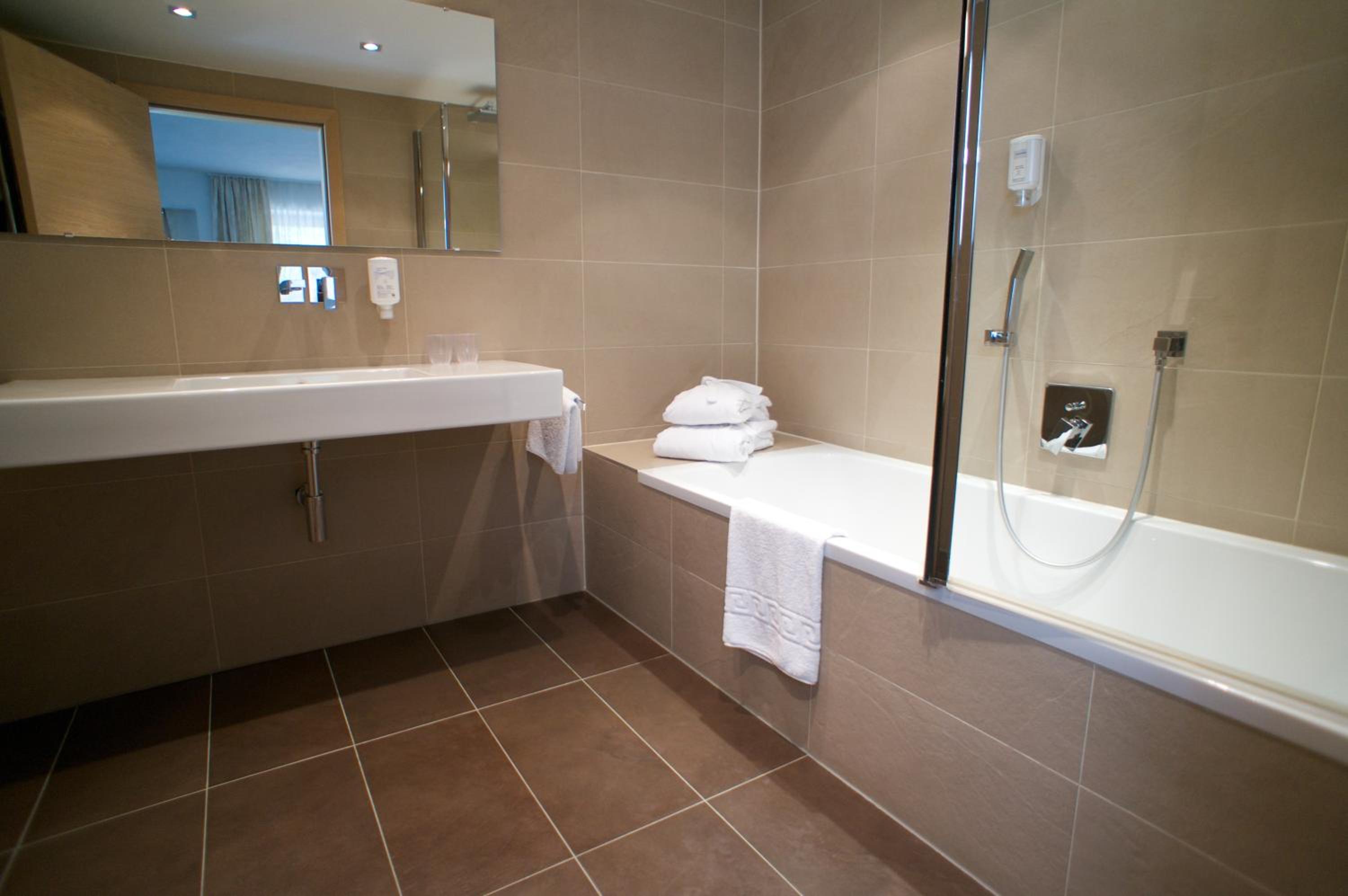 Superior Suite - Photo 8