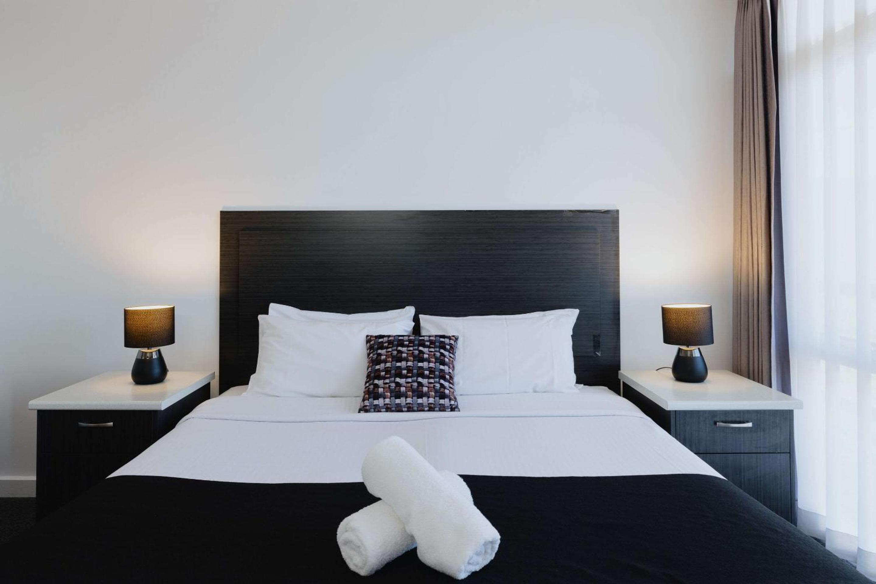 Deluxe King Room - Photo 22